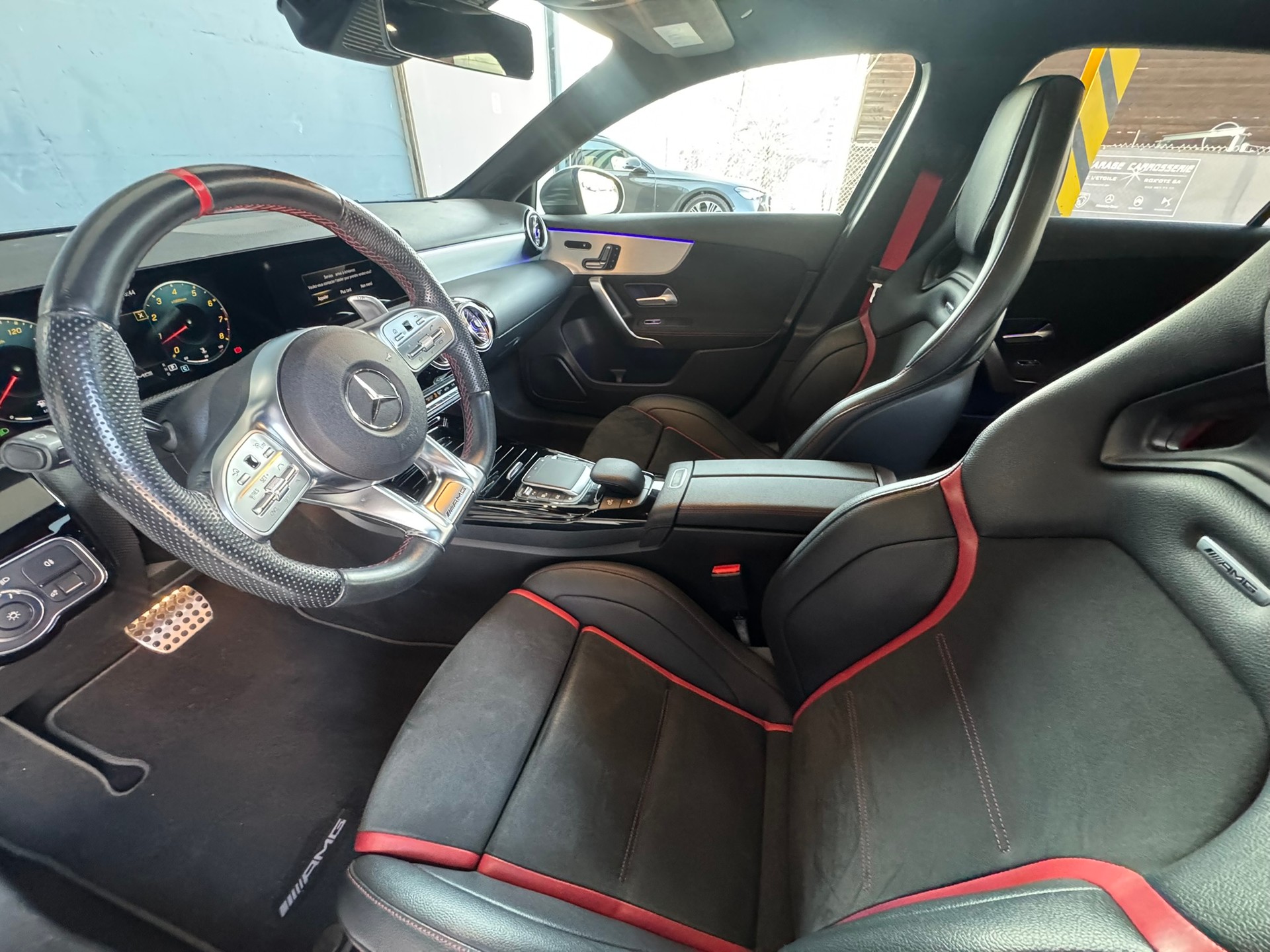 MERCEDES-BENZ A 35 AMG 4Matic Speedshift-image-5