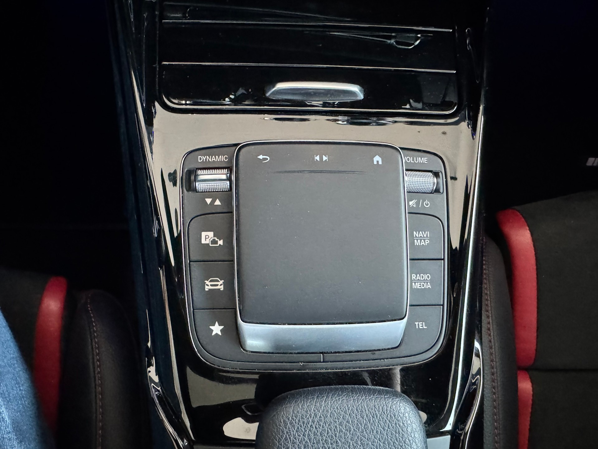 MERCEDES-BENZ A 35 AMG 4Matic Speedshift-image-12