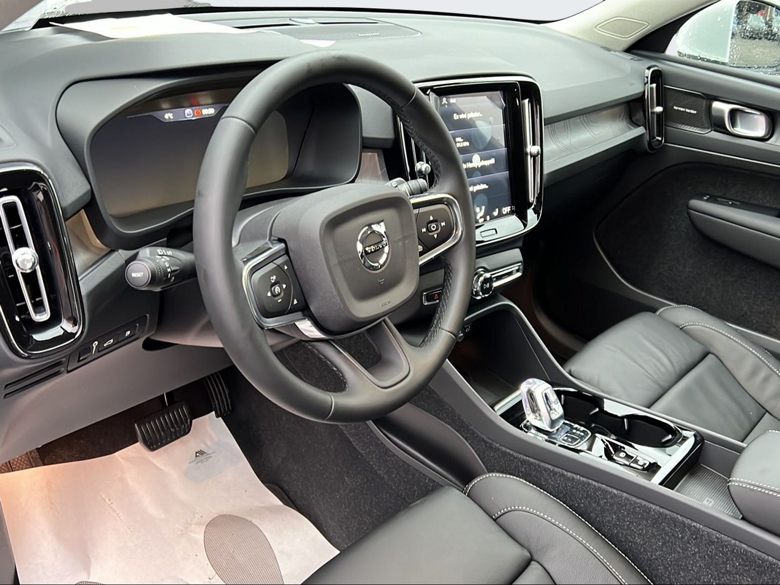 VOLVO XC40 T5 PHEV Ultimate Bright DCT-image-10