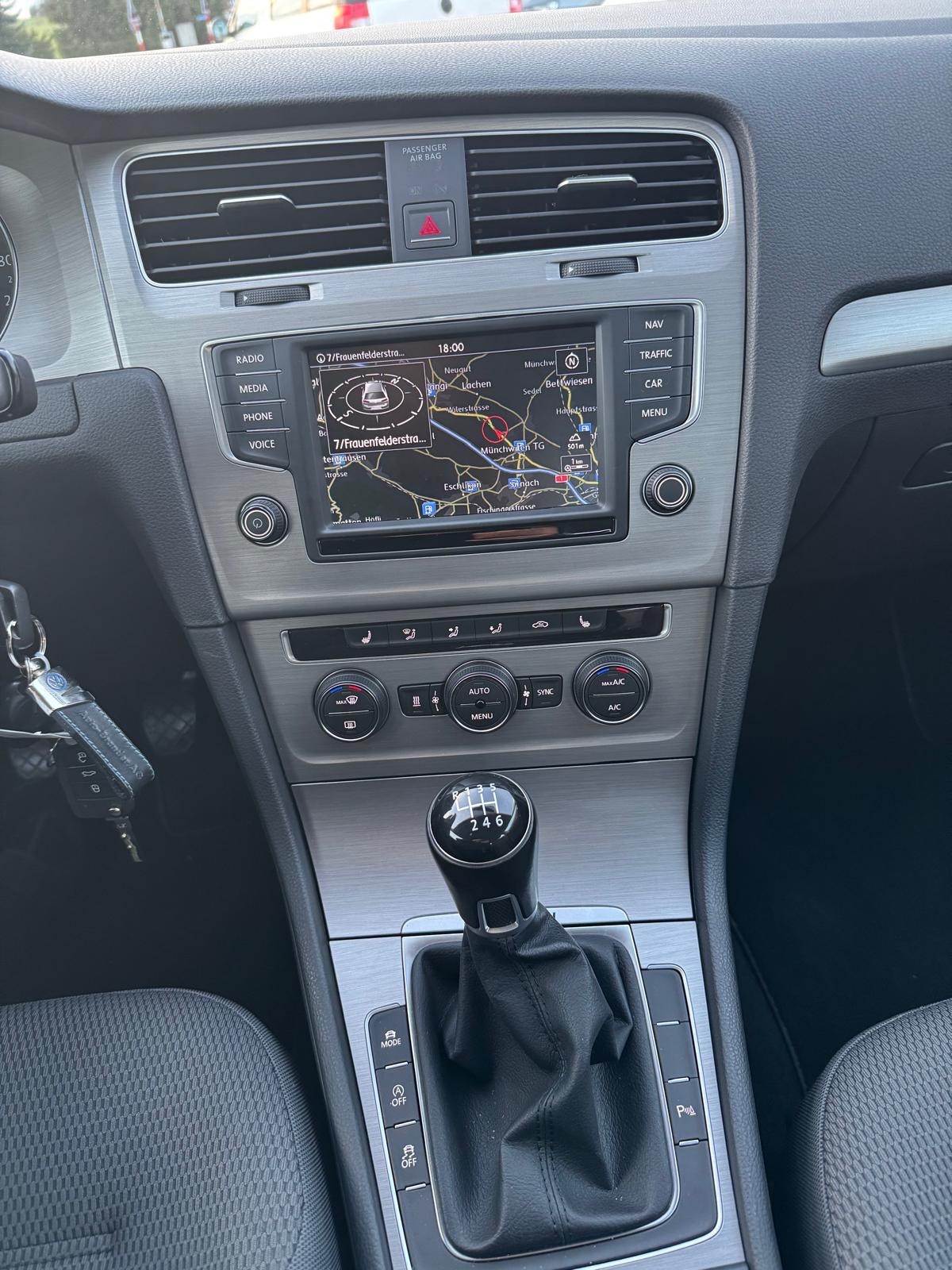 VW Golf 2.0 TDI Comfortline 4Motion-image-12