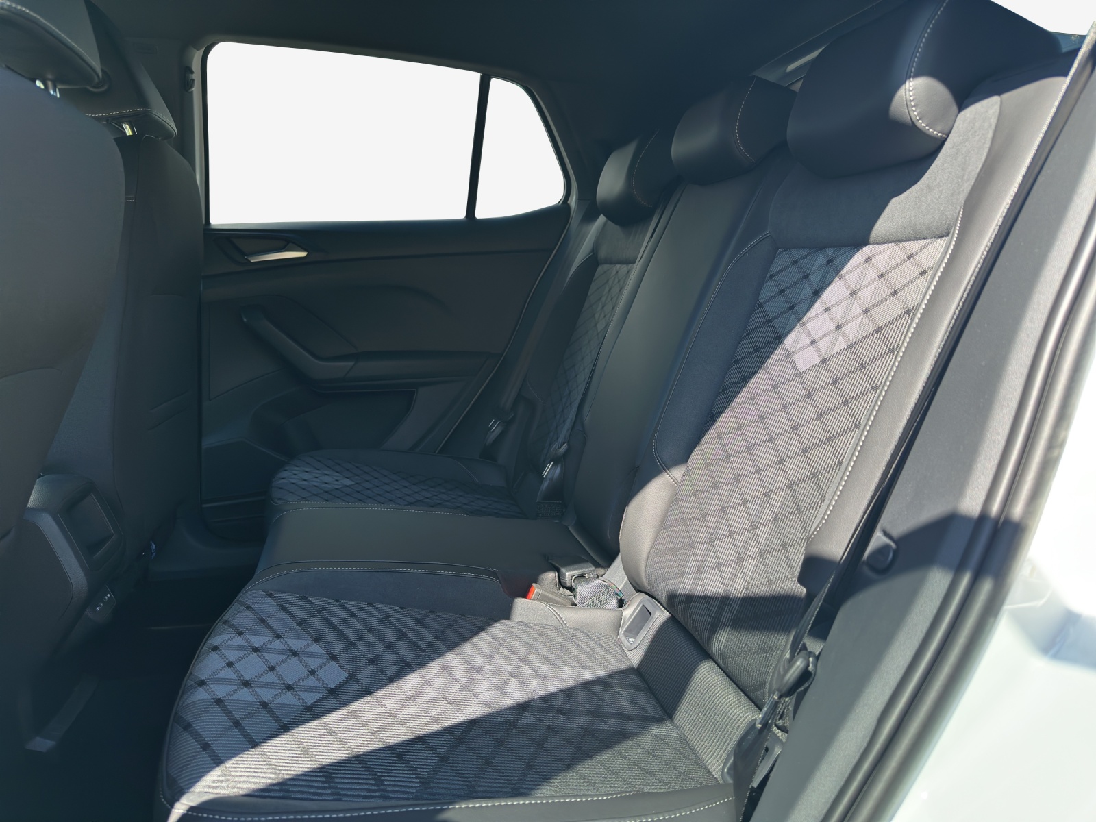 VW T-Cross 1.5 TSI EVO ACT R-Line DSG-image-11