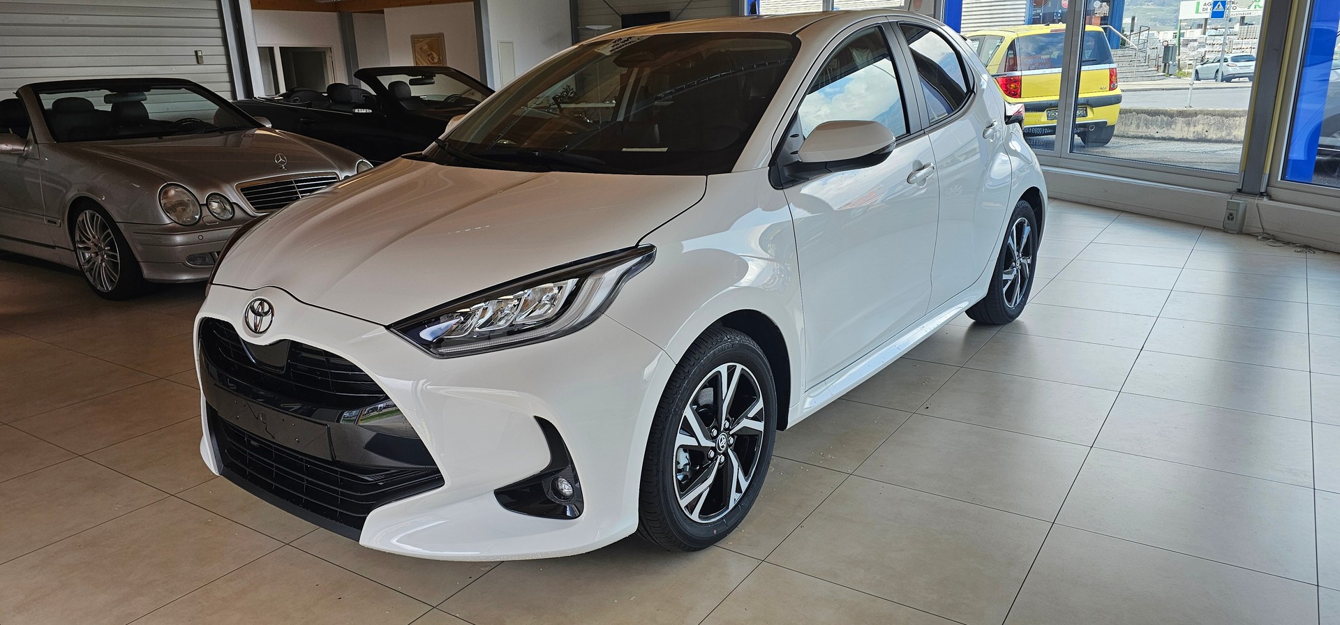 TOYOTA Yaris 1.5 Comfort e-CVT-image-0