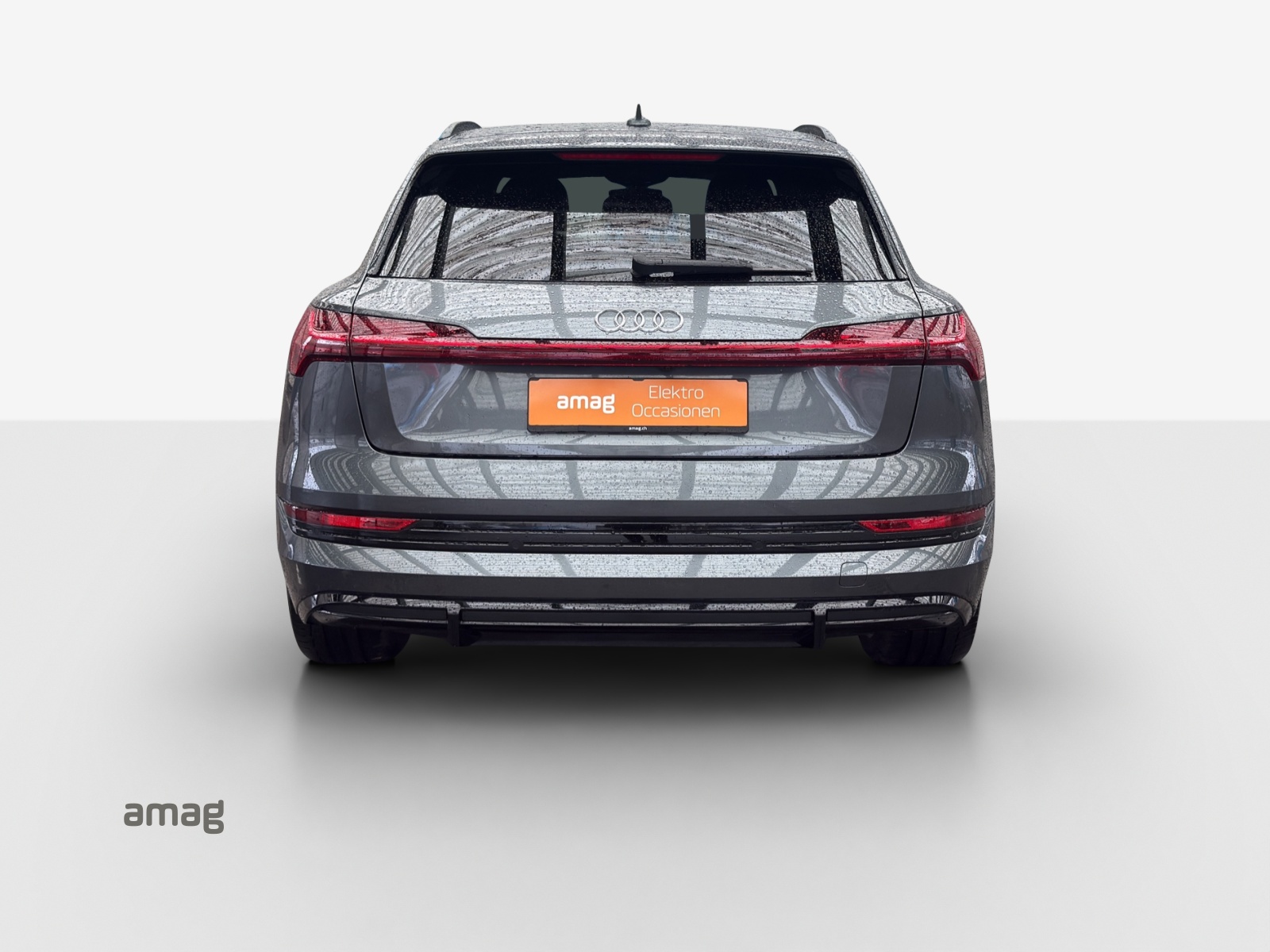 AUDI e-tron 55 S Line quattro-image-4