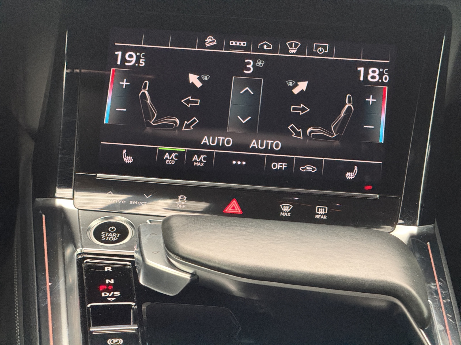 AUDI e-tron 55 S Line quattro-image-11