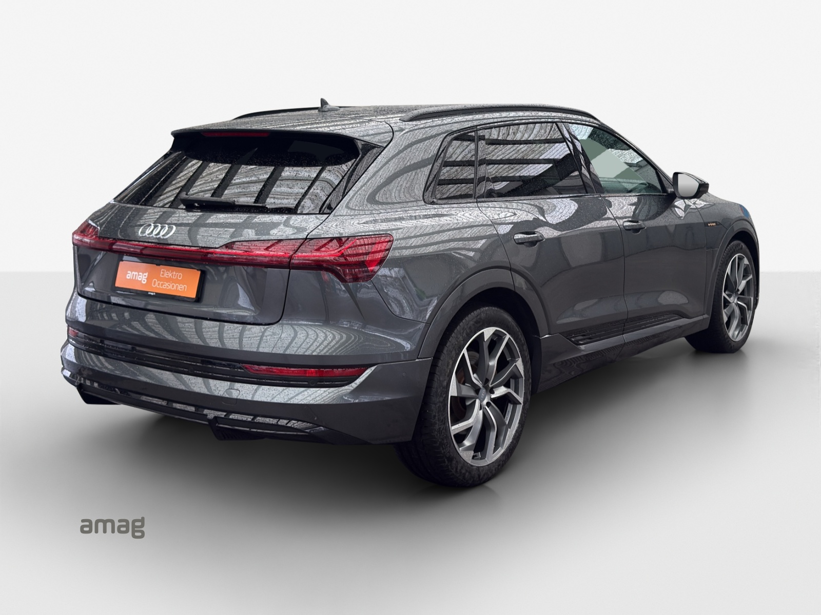 AUDI e-tron 55 S Line quattro-image-5
