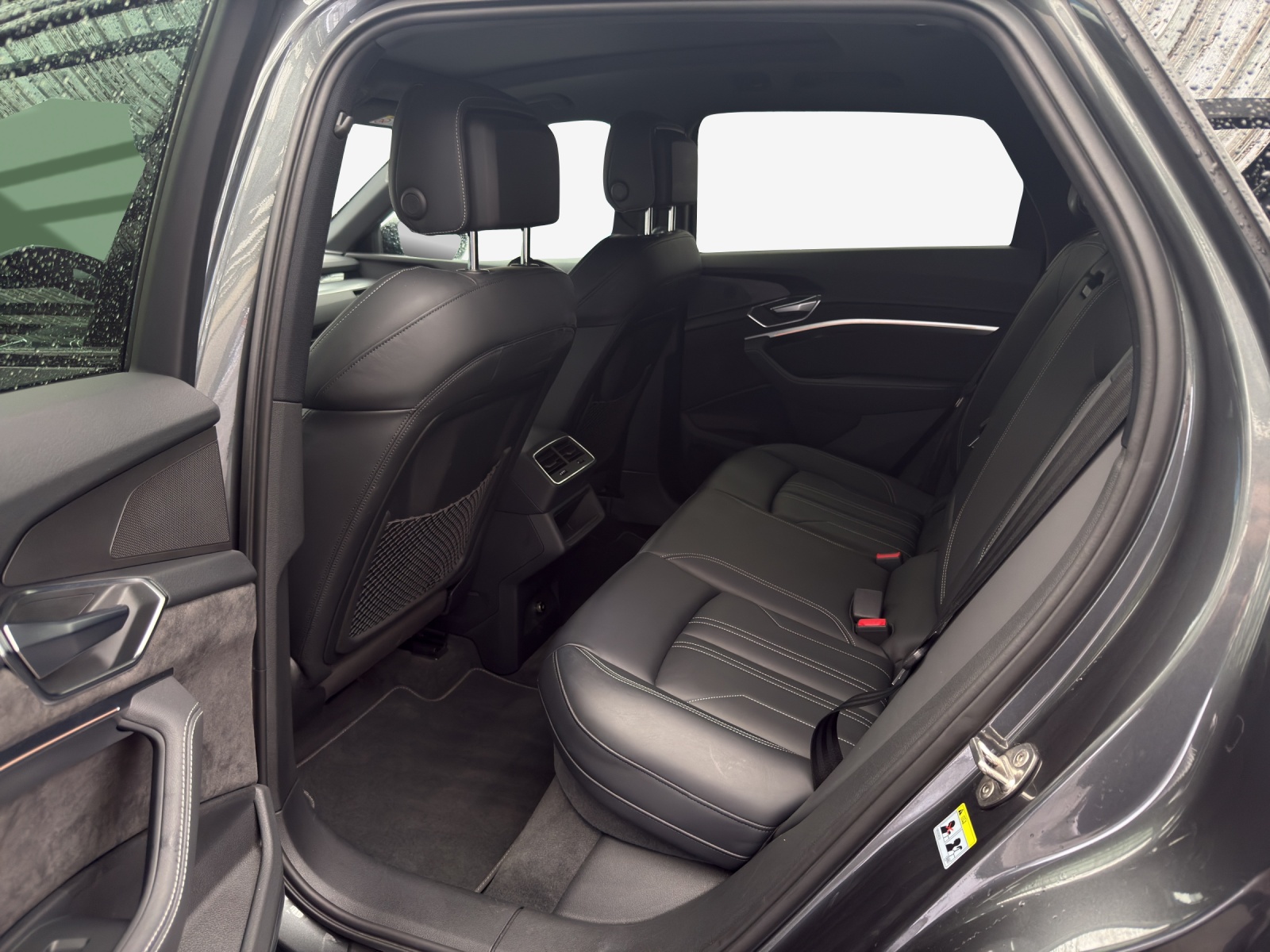 AUDI e-tron 55 S Line quattro-image-12