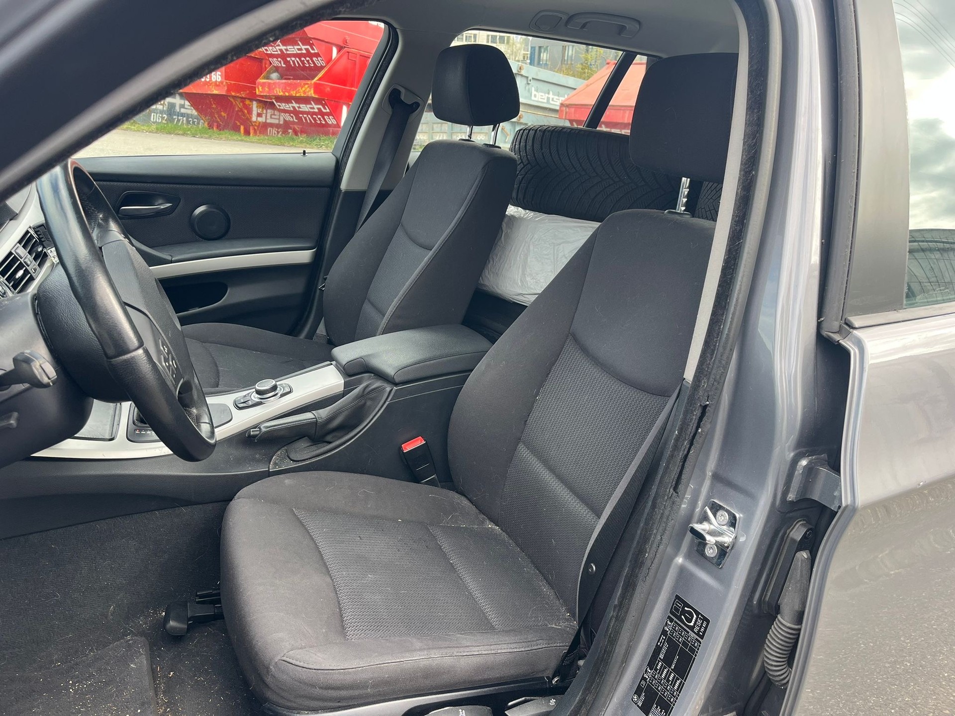 BMW 320i Touring Steptronic-image-6