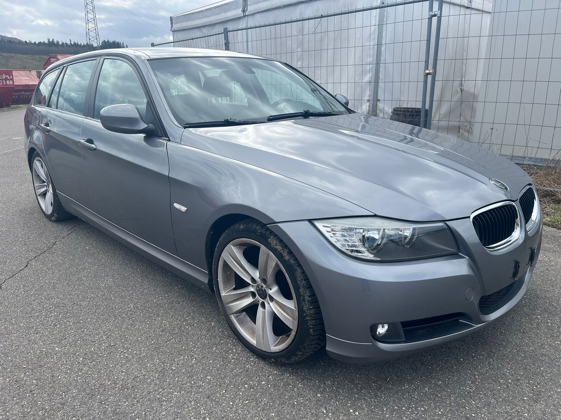 BMW 320i Touring Steptronic-image-1