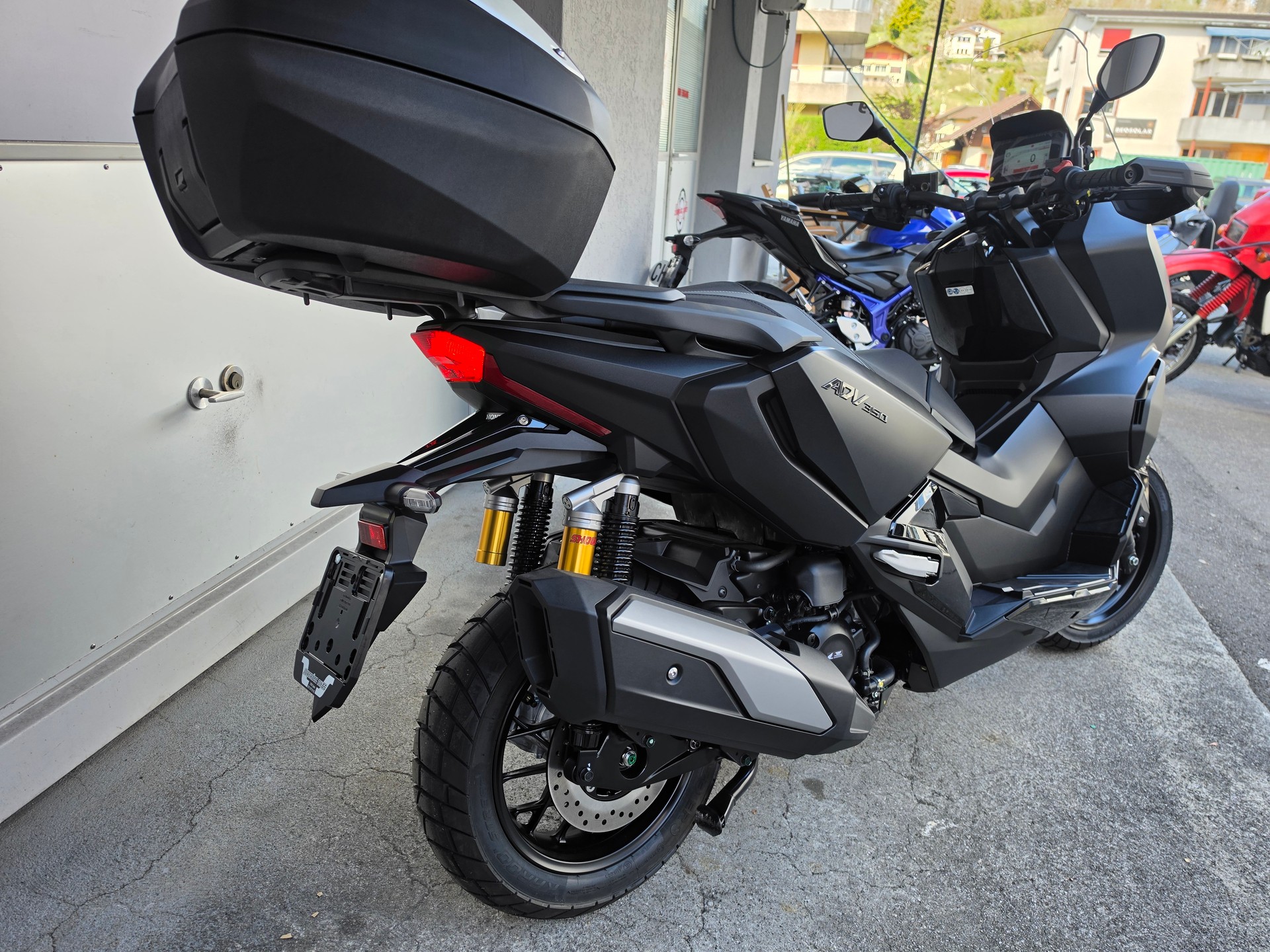 HONDA ADV 350-showroom-element-2