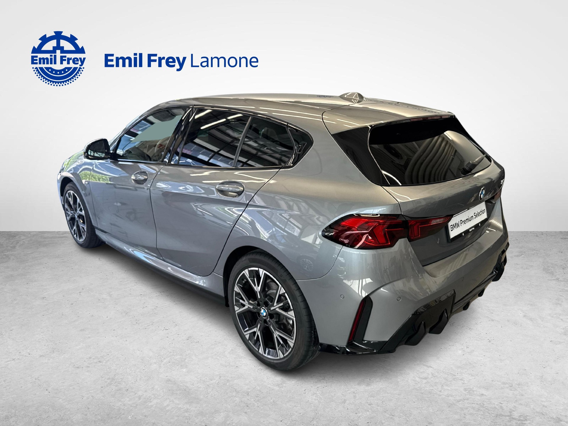 BMW 120i-image-2