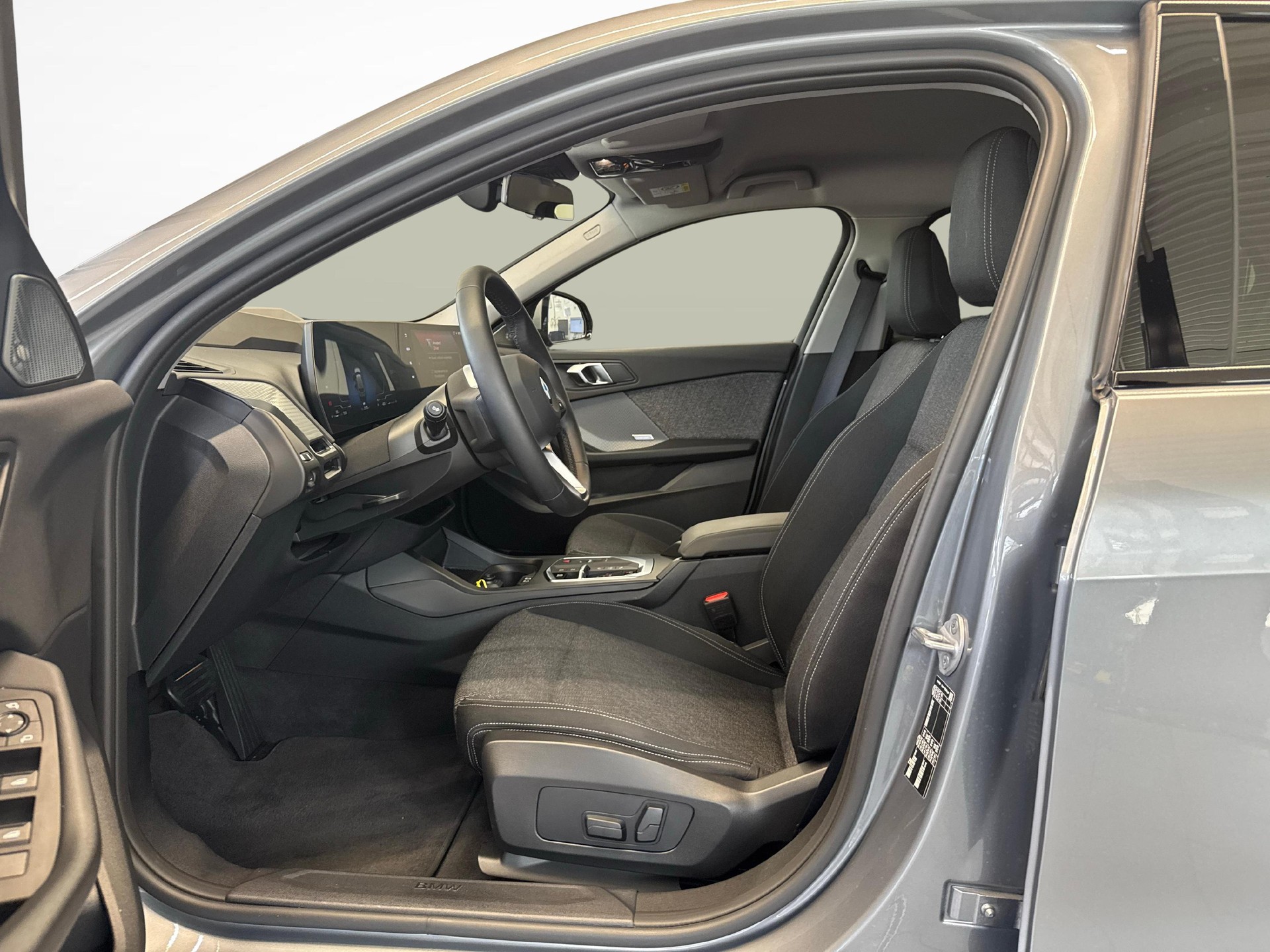 BMW 120i-image-9
