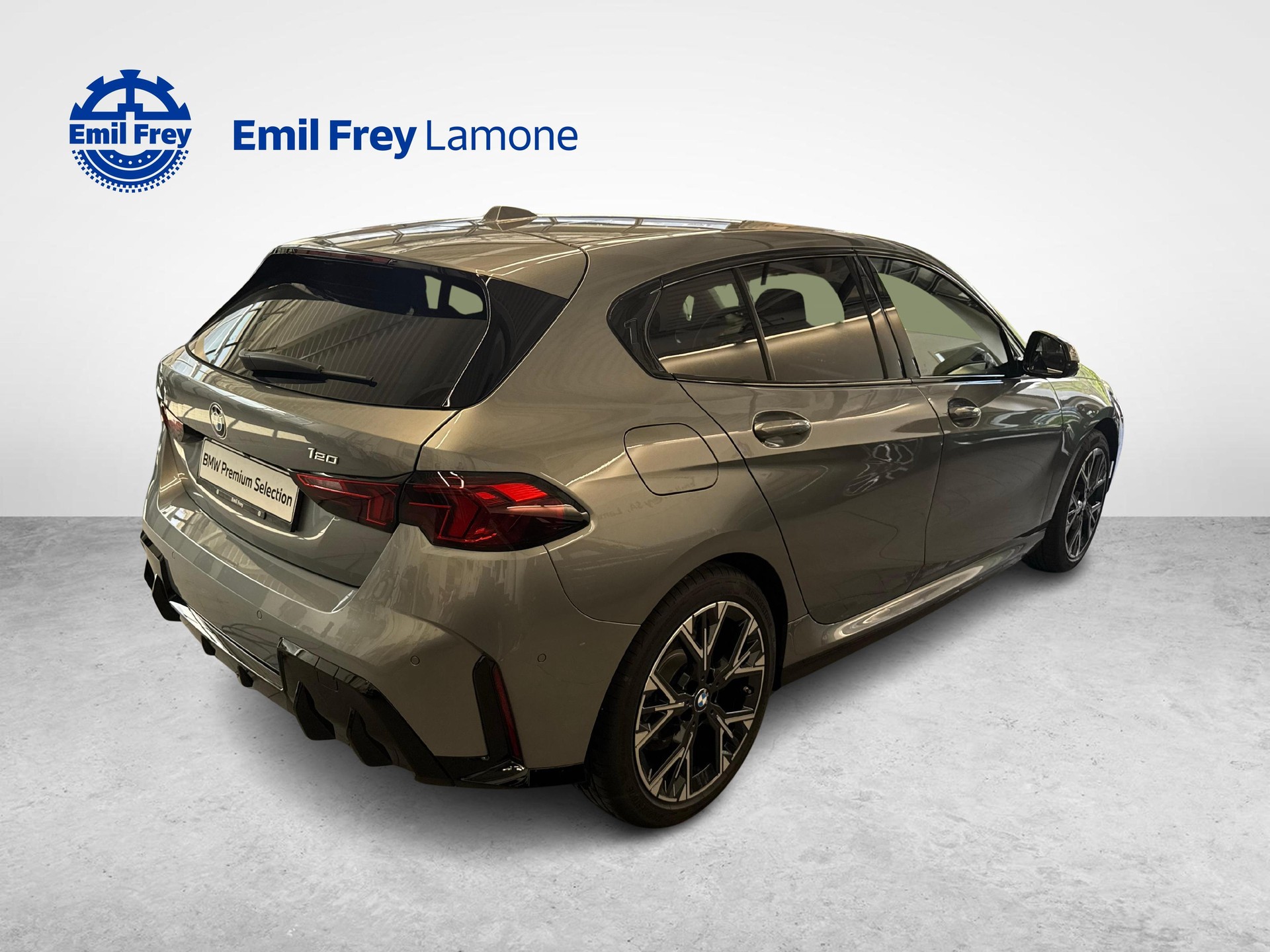 BMW 120i-image-4