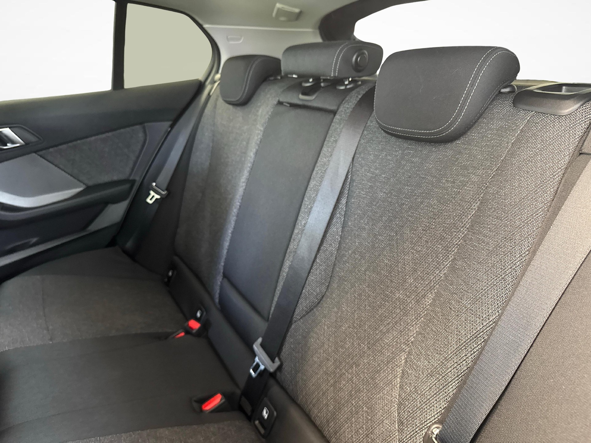 BMW 120i-image-18