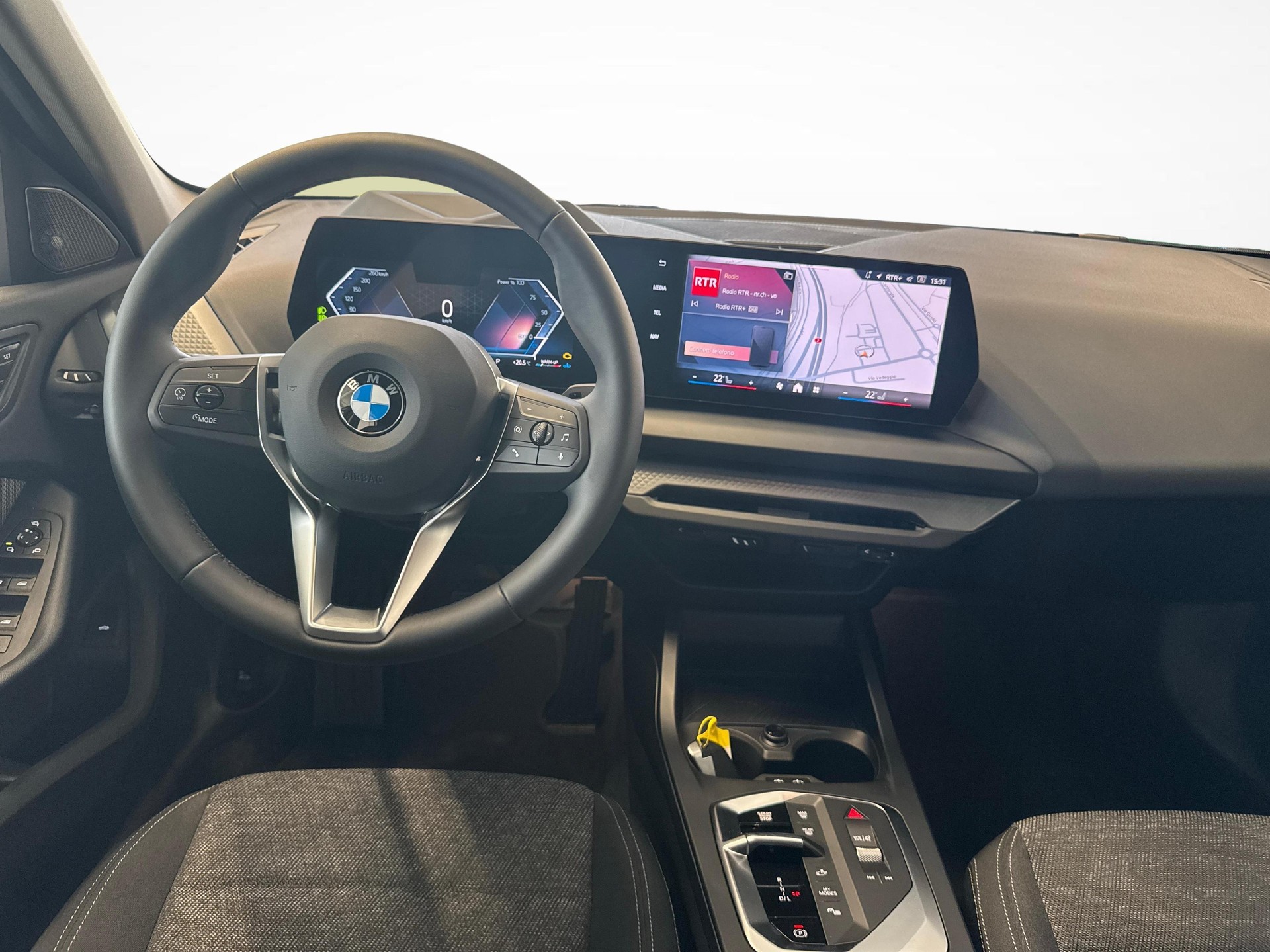 BMW 120i-image-12