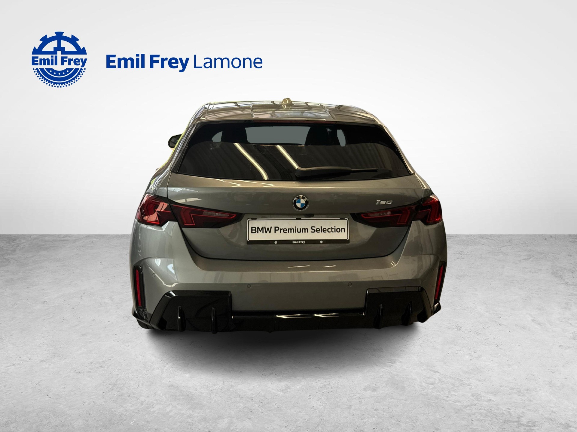 BMW 120i-image-3