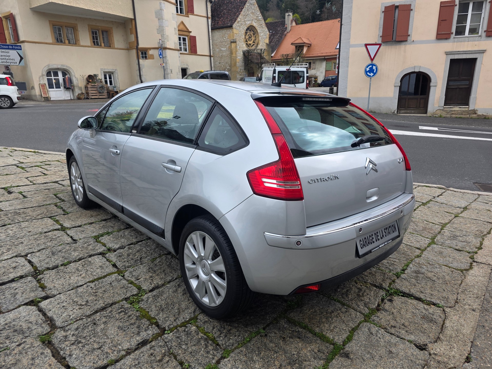 CITROEN C4 Berline 2.0i 16V Exclusive Automatic-image-5