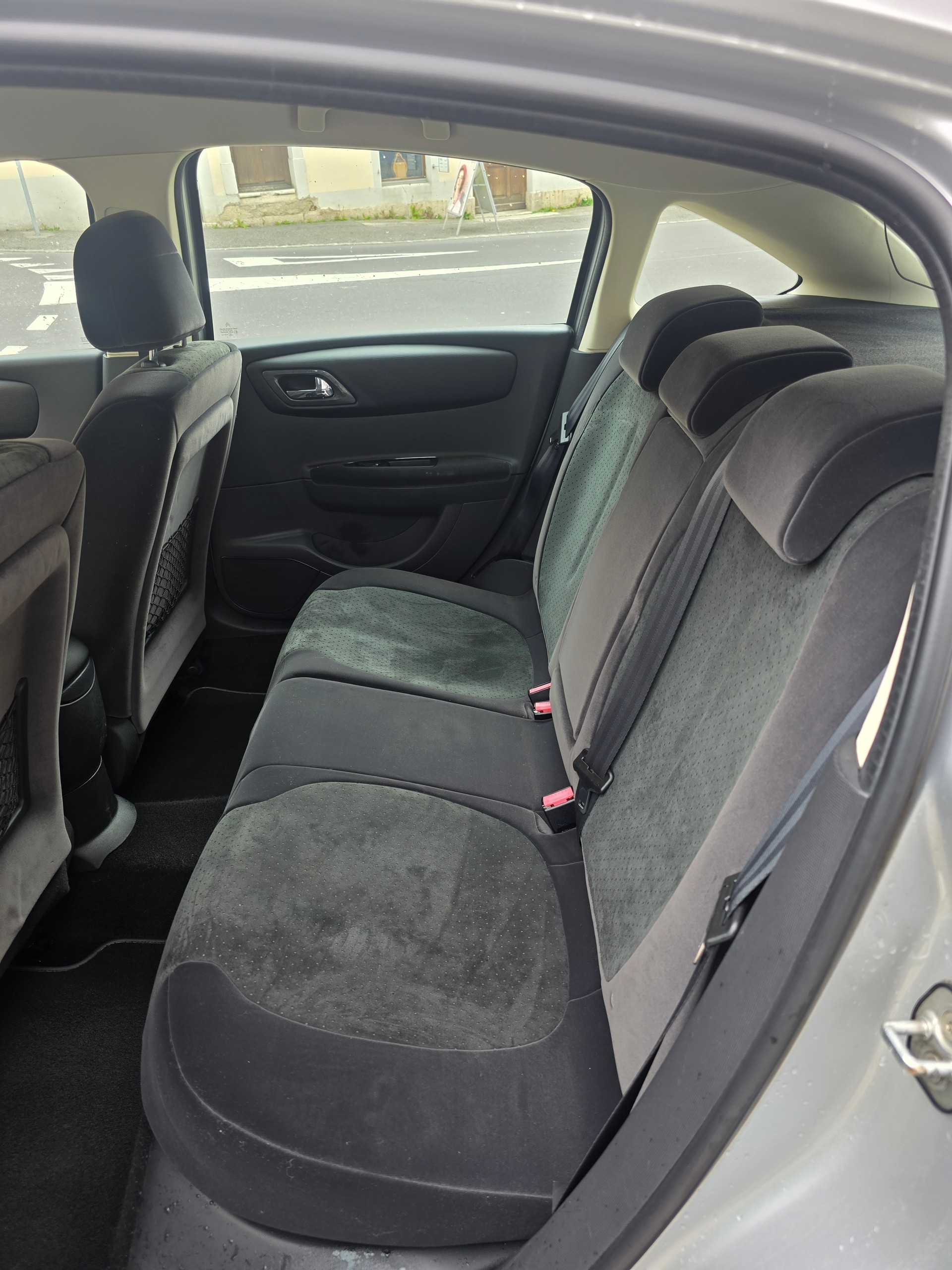 CITROEN C4 Berline 2.0i 16V Exclusive Automatic-image-9