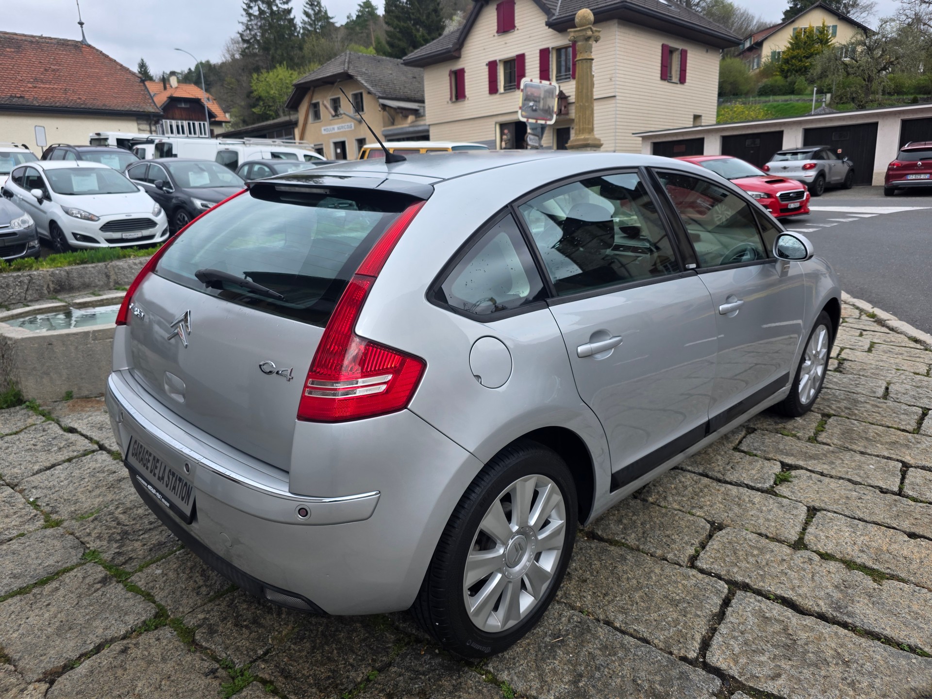 CITROEN C4 Berline 2.0i 16V Exclusive Automatic-image-3