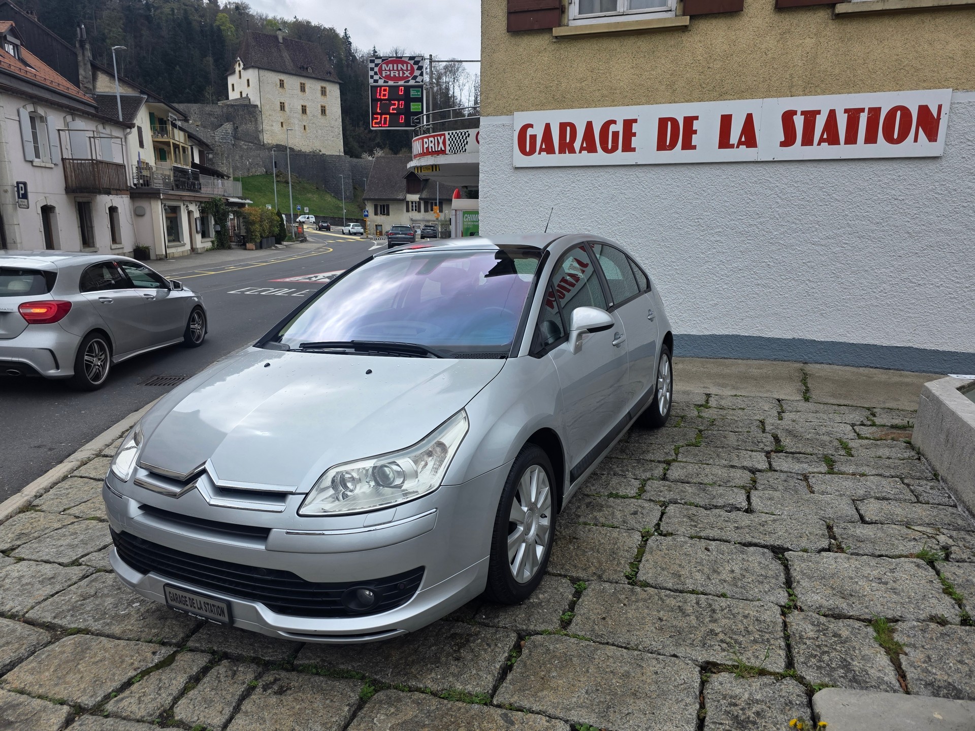 CITROEN C4 Berline 2.0i 16V Exclusive Automatic-image-0