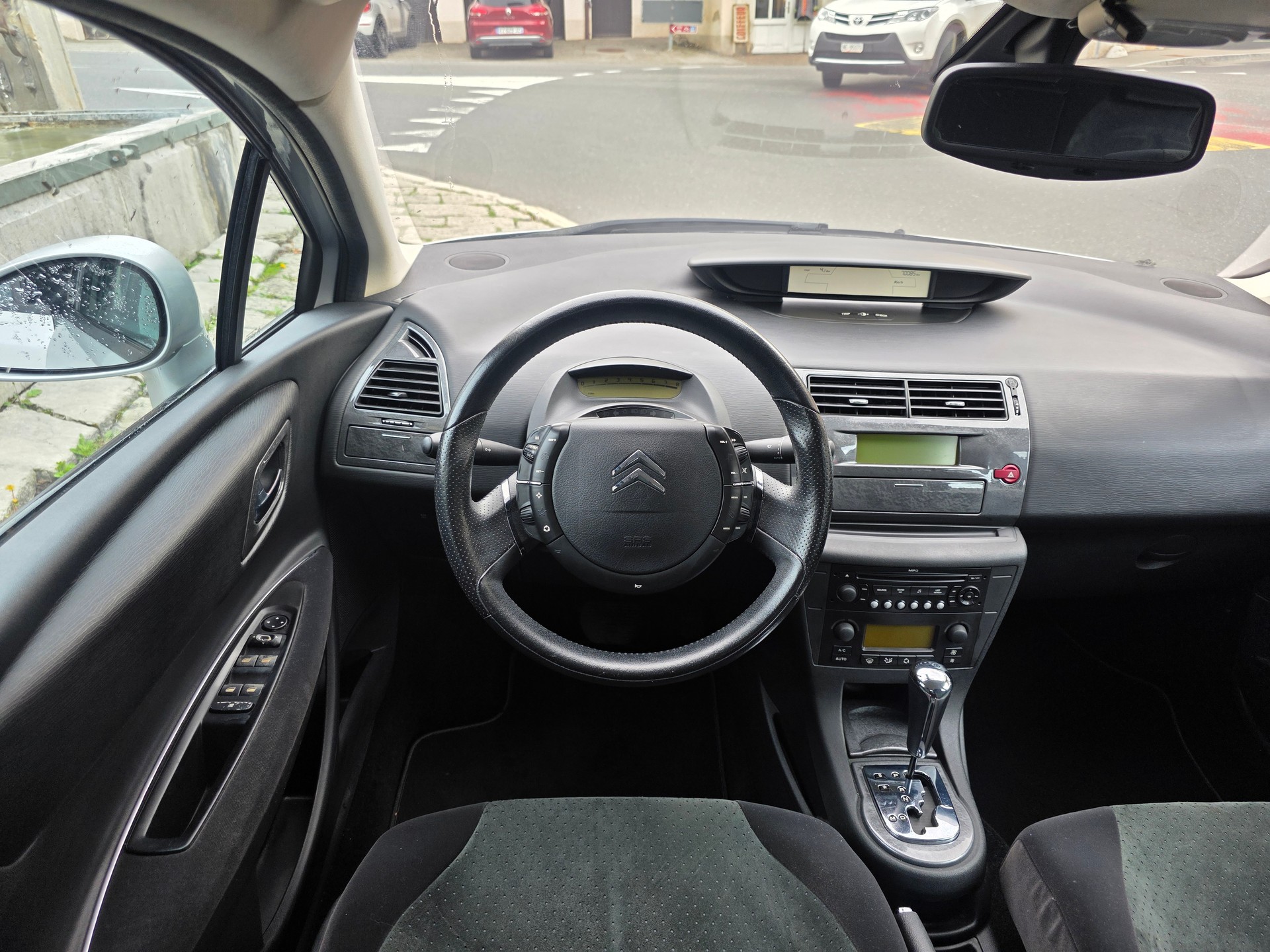 CITROEN C4 Berline 2.0i 16V Exclusive Automatic-image-7