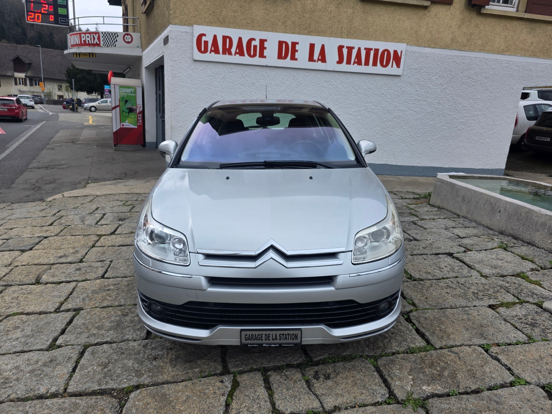 CITROEN C4 Berline 2.0i 16V Exclusive Automatic-image-1