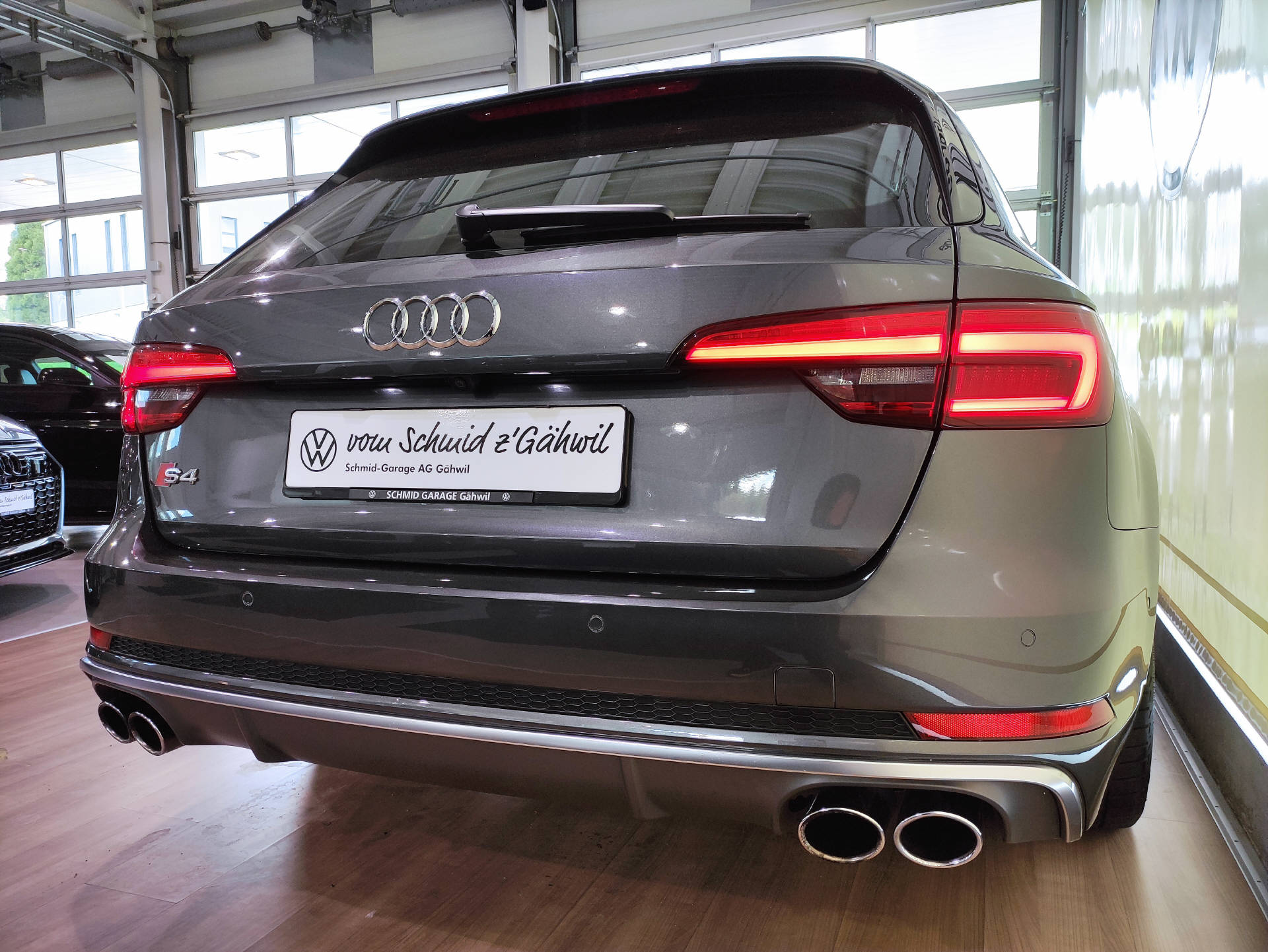 AUDI S4 Avant 3.0 V6 TFSI quattro S-Tronic-image-14