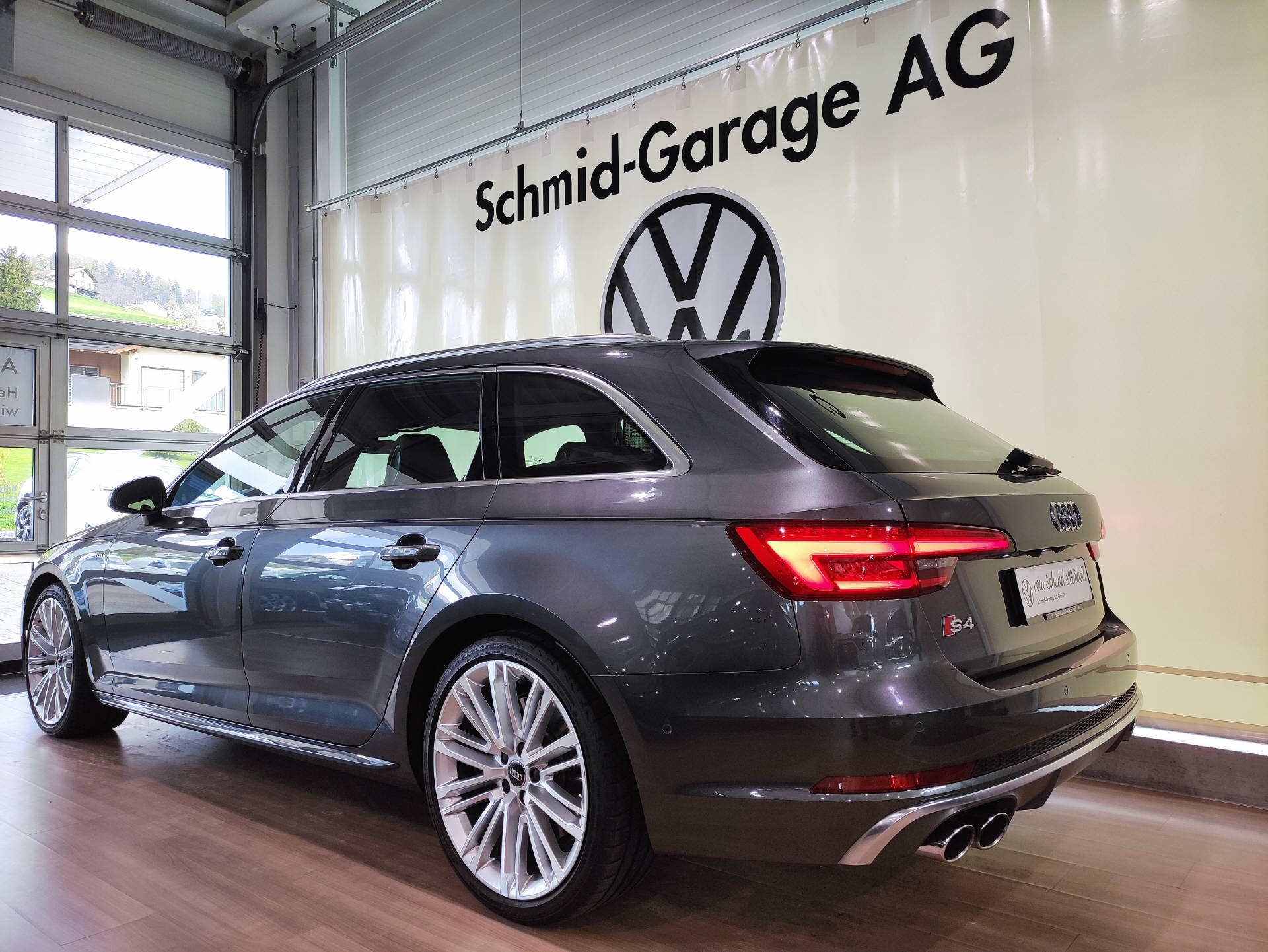 AUDI S4 Avant 3.0 V6 TFSI quattro S-Tronic-image-15