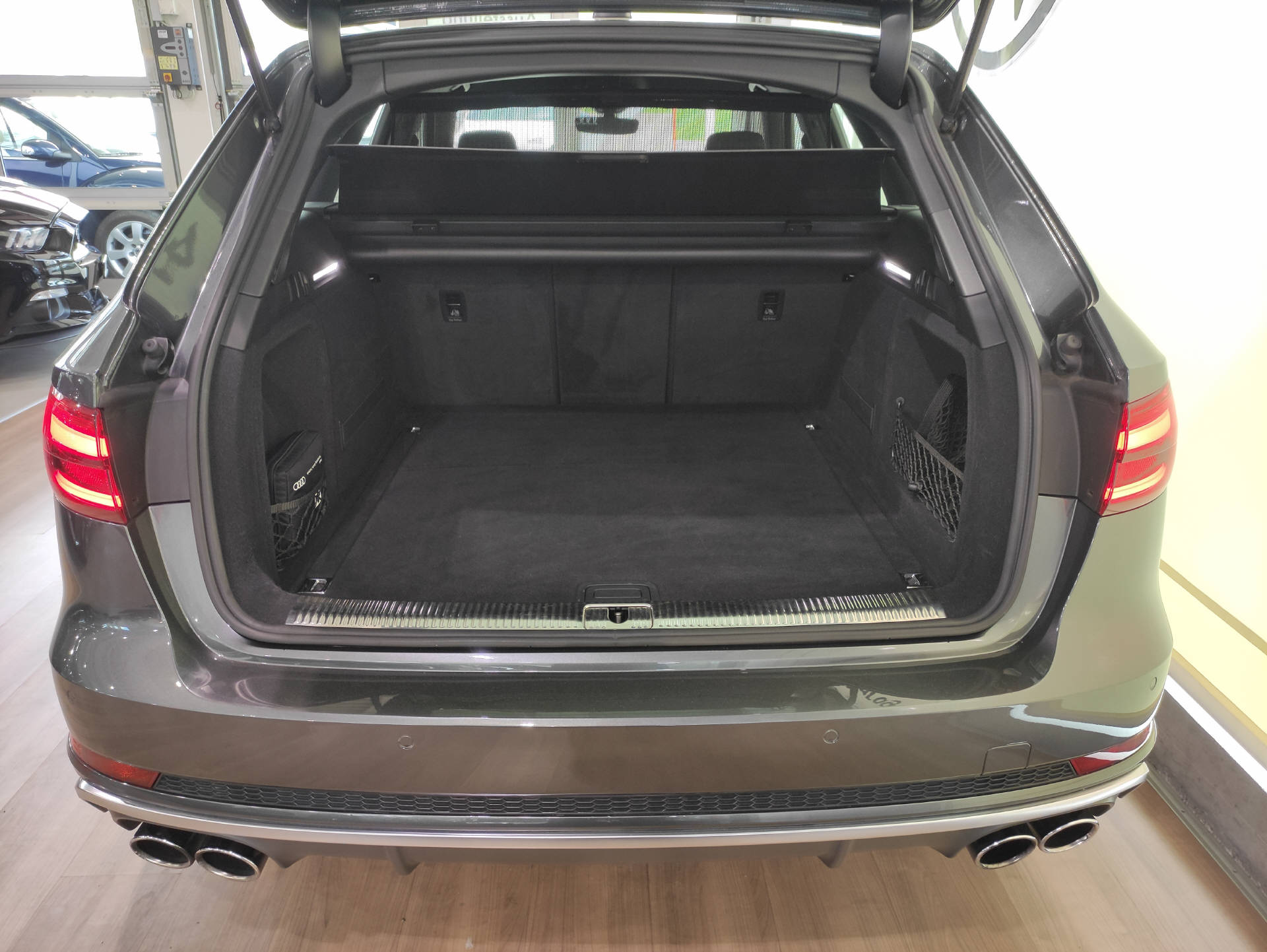 AUDI S4 Avant 3.0 V6 TFSI quattro S-Tronic-image-13