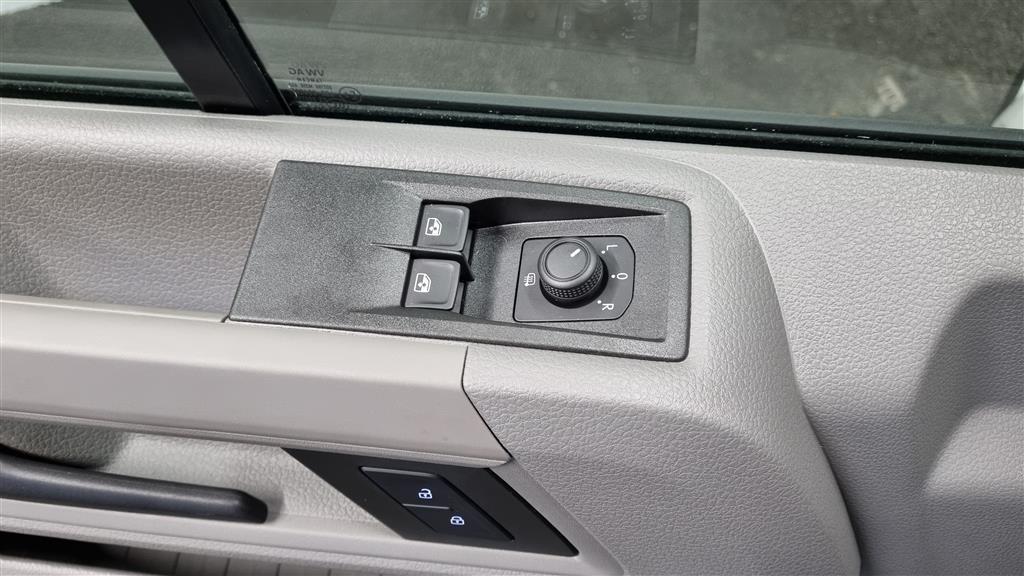 VW Crafter 35 2.0 BiTDI Koffer/Hebebuhne Champion L4-image-15