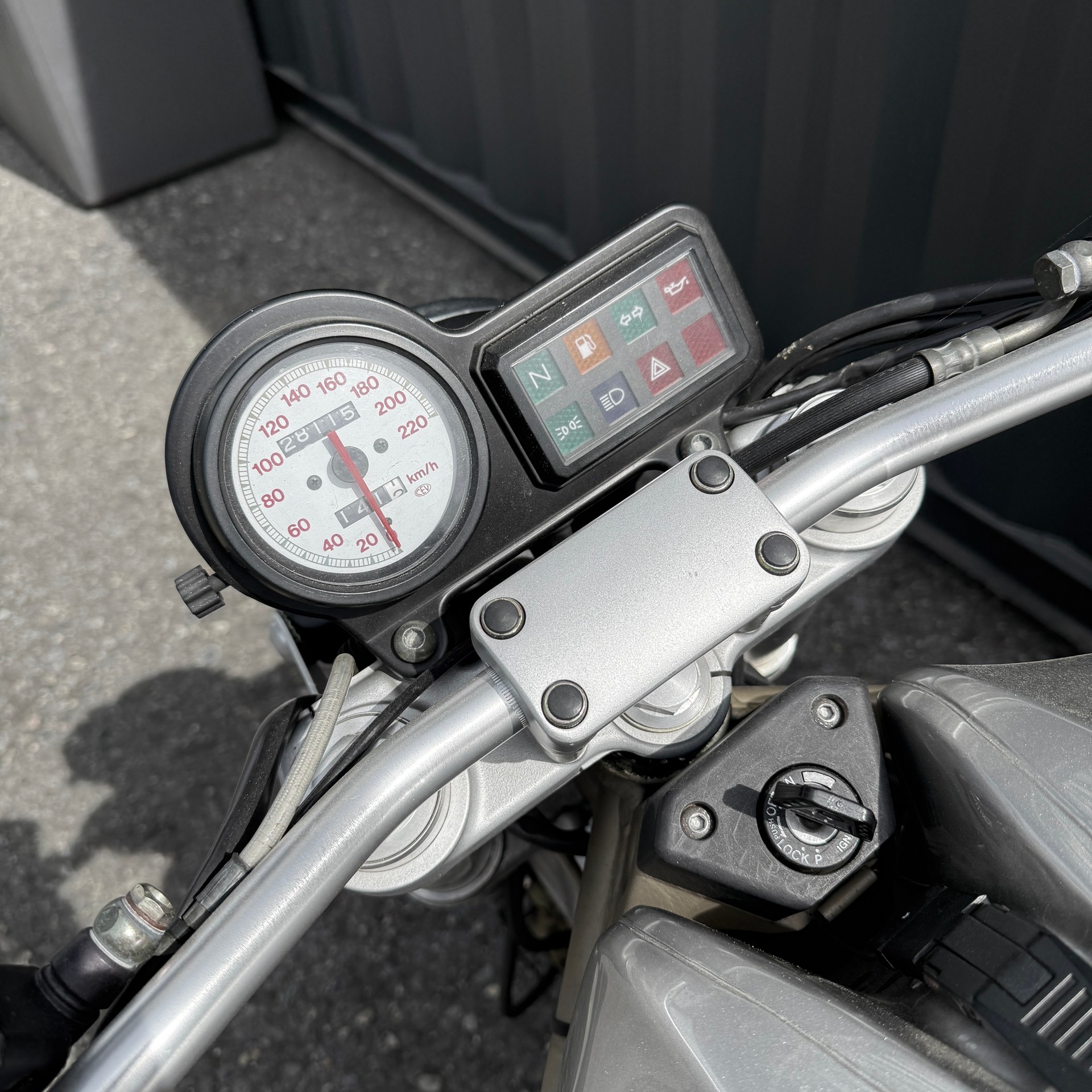 DUCATI Monster 600-showroom-element-3