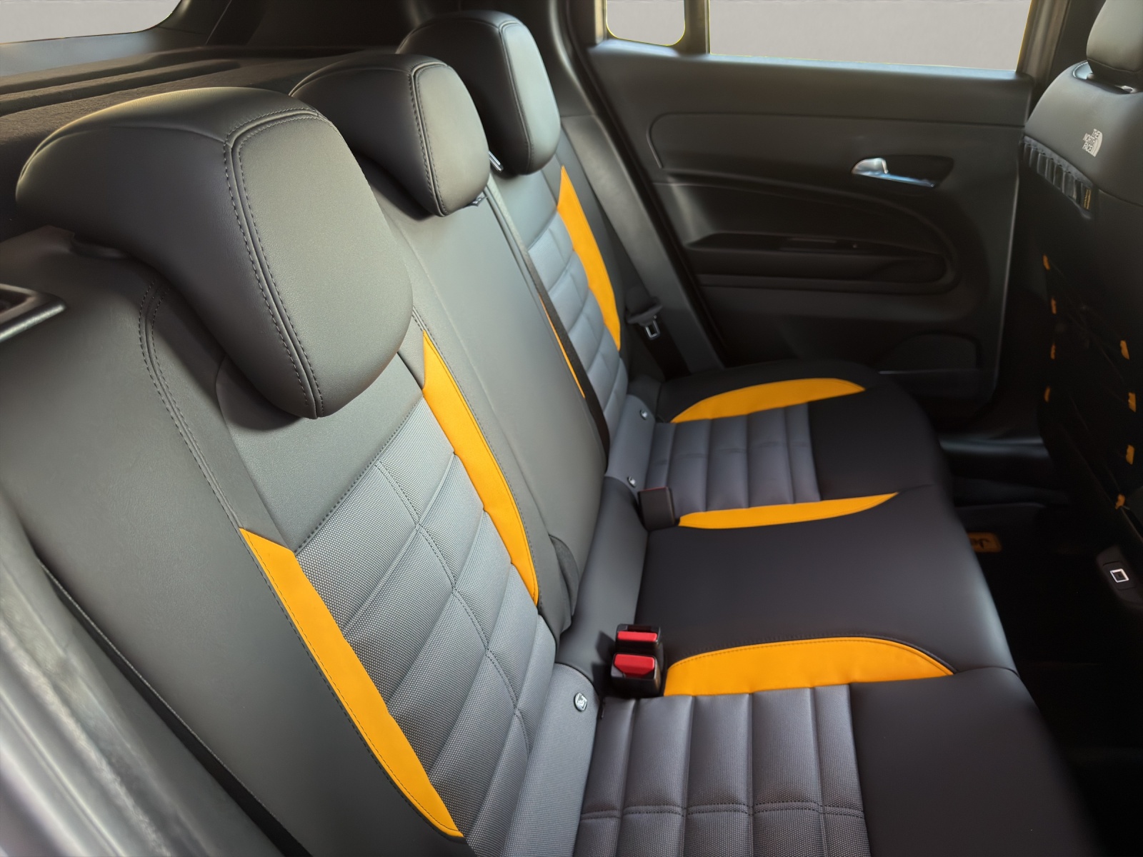 JEEP Avenger 1.2 MHEV The North Face 4xe-image-12