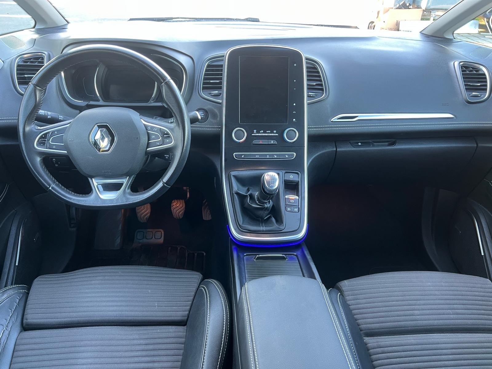 RENAULT Scénic 1.3 16V Turbo Intens-image-8