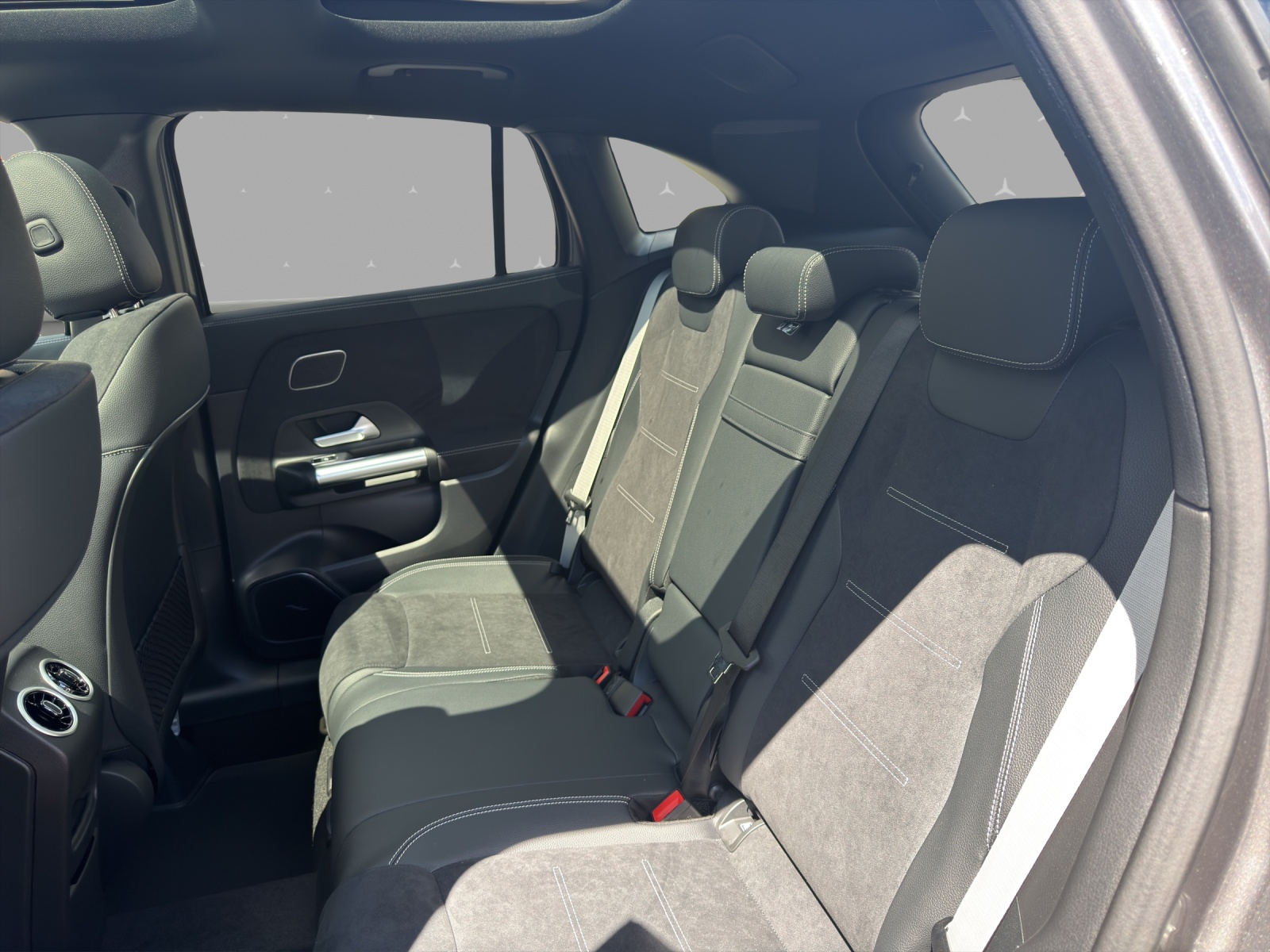 MERCEDES-BENZ GLA 220d 4Matic 8G-DCTSwiss Star-image-13