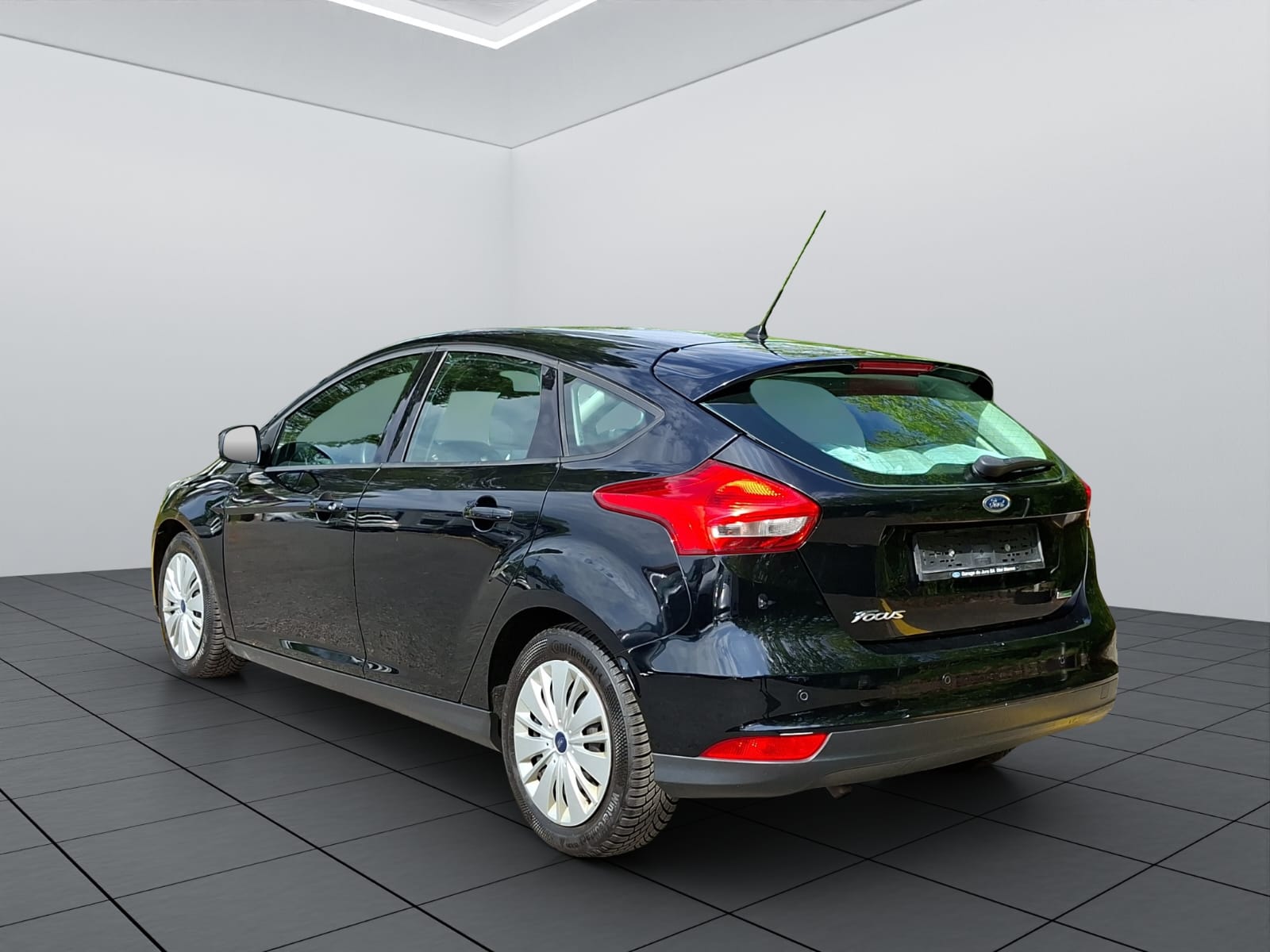 FORD Focus 1.0 SCTi Black Edition-image-4