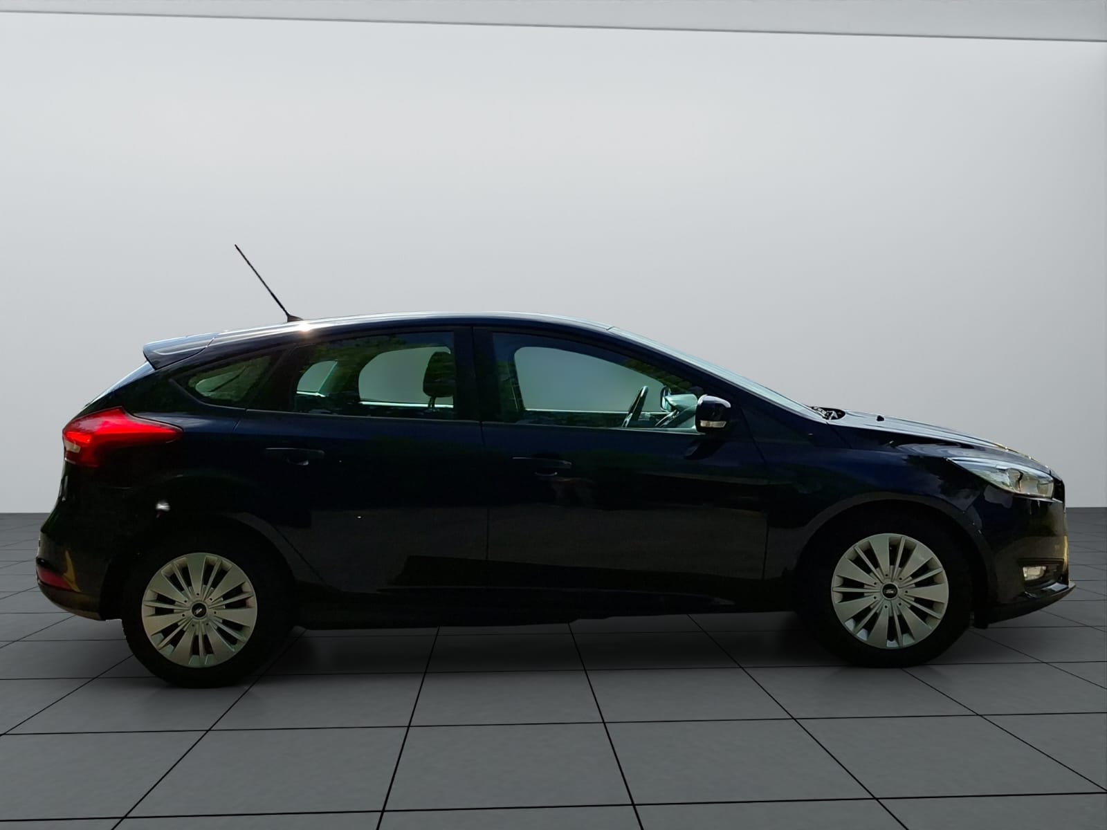 FORD Focus 1.0 SCTi Black Edition-image-8