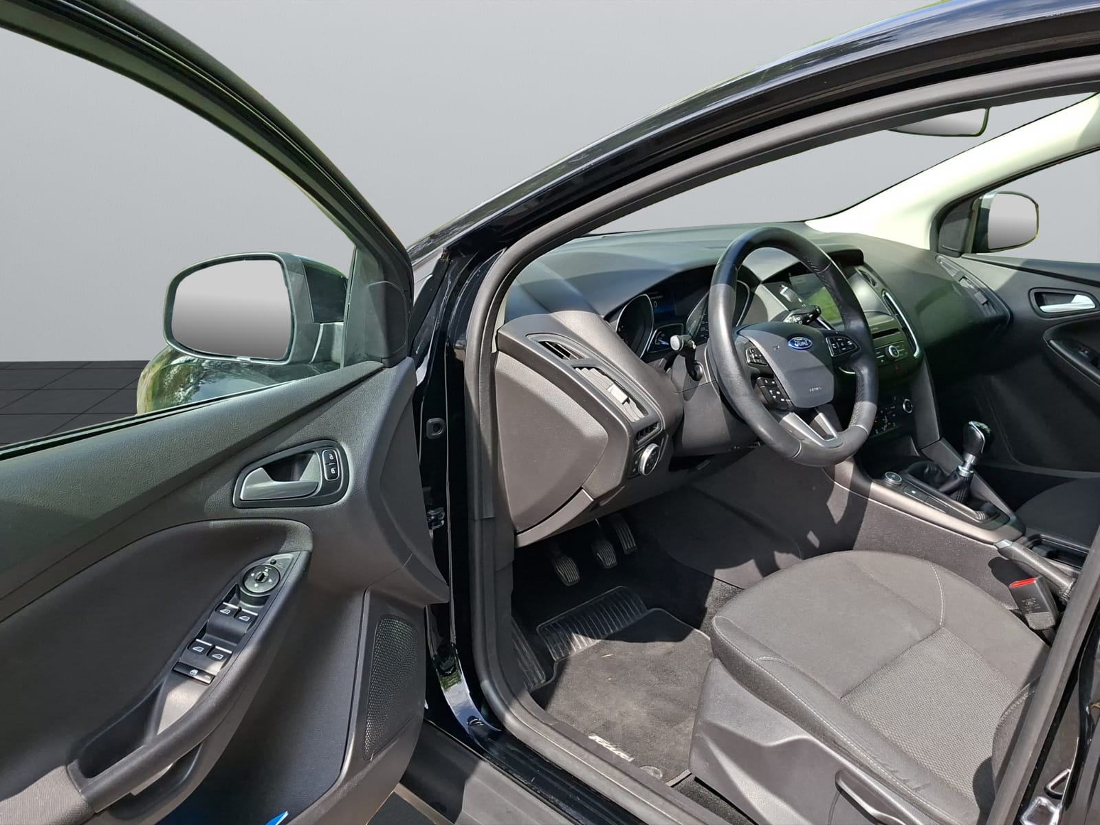 FORD Focus 1.0 SCTi Black Edition-image-11