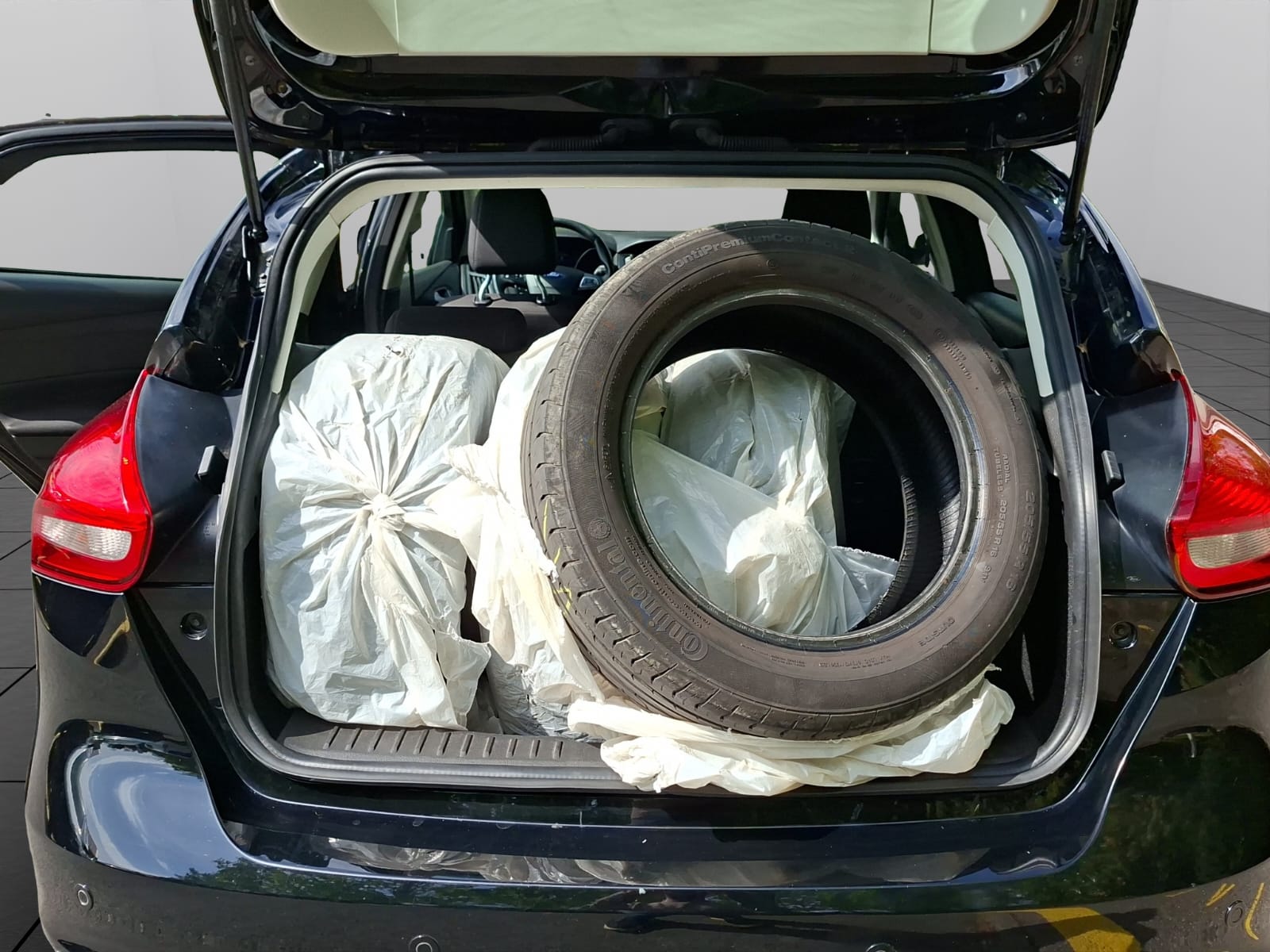 FORD Focus 1.0 SCTi Black Edition-image-6