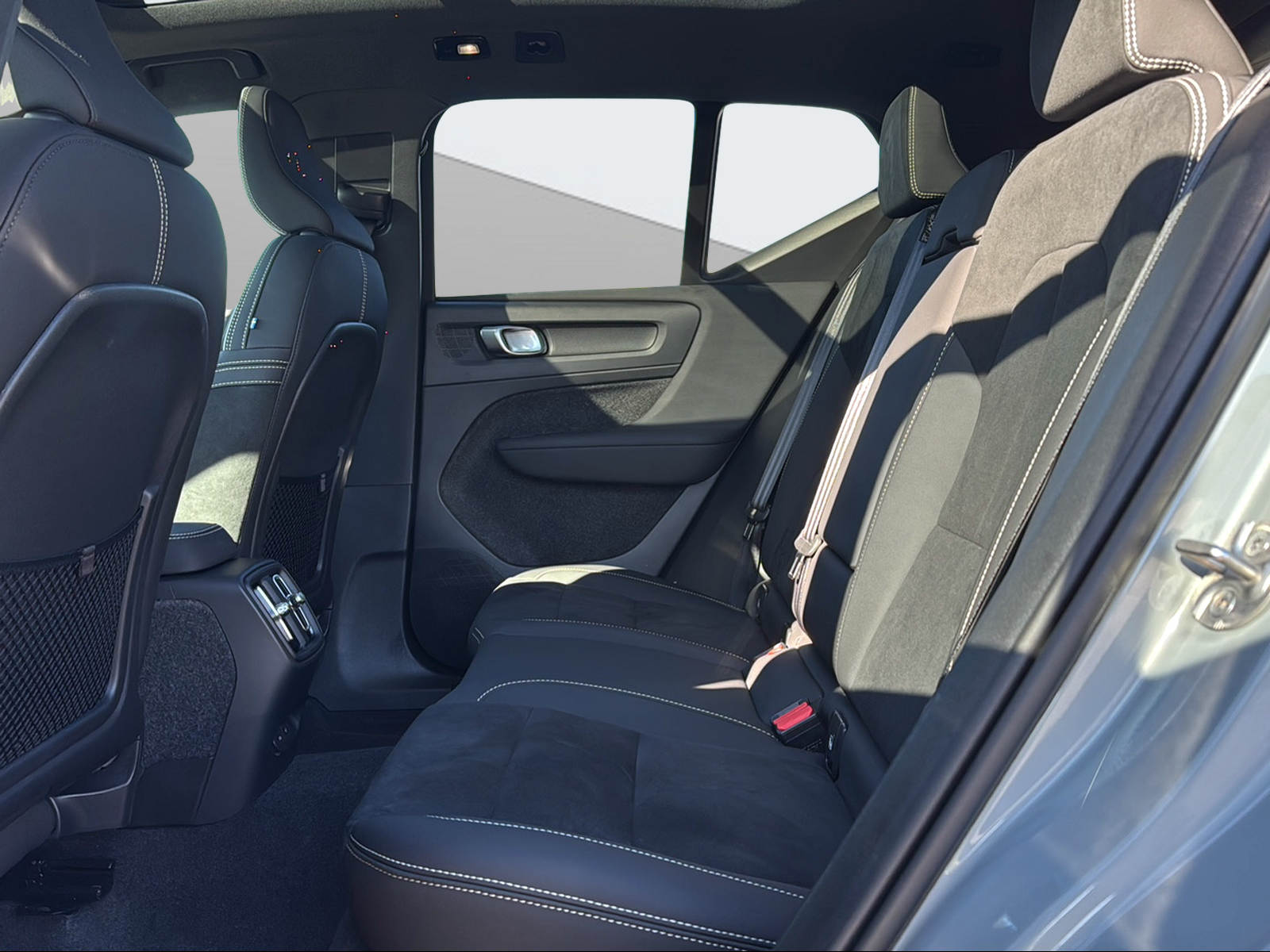 VOLVO EX40 Twin Black Edition AWD-image-13