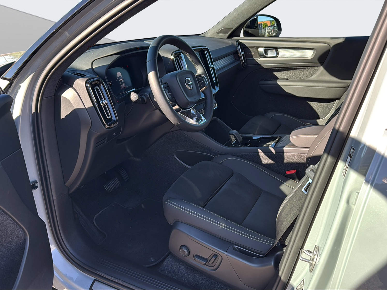 VOLVO EX40 Twin Black Edition AWD-image-9