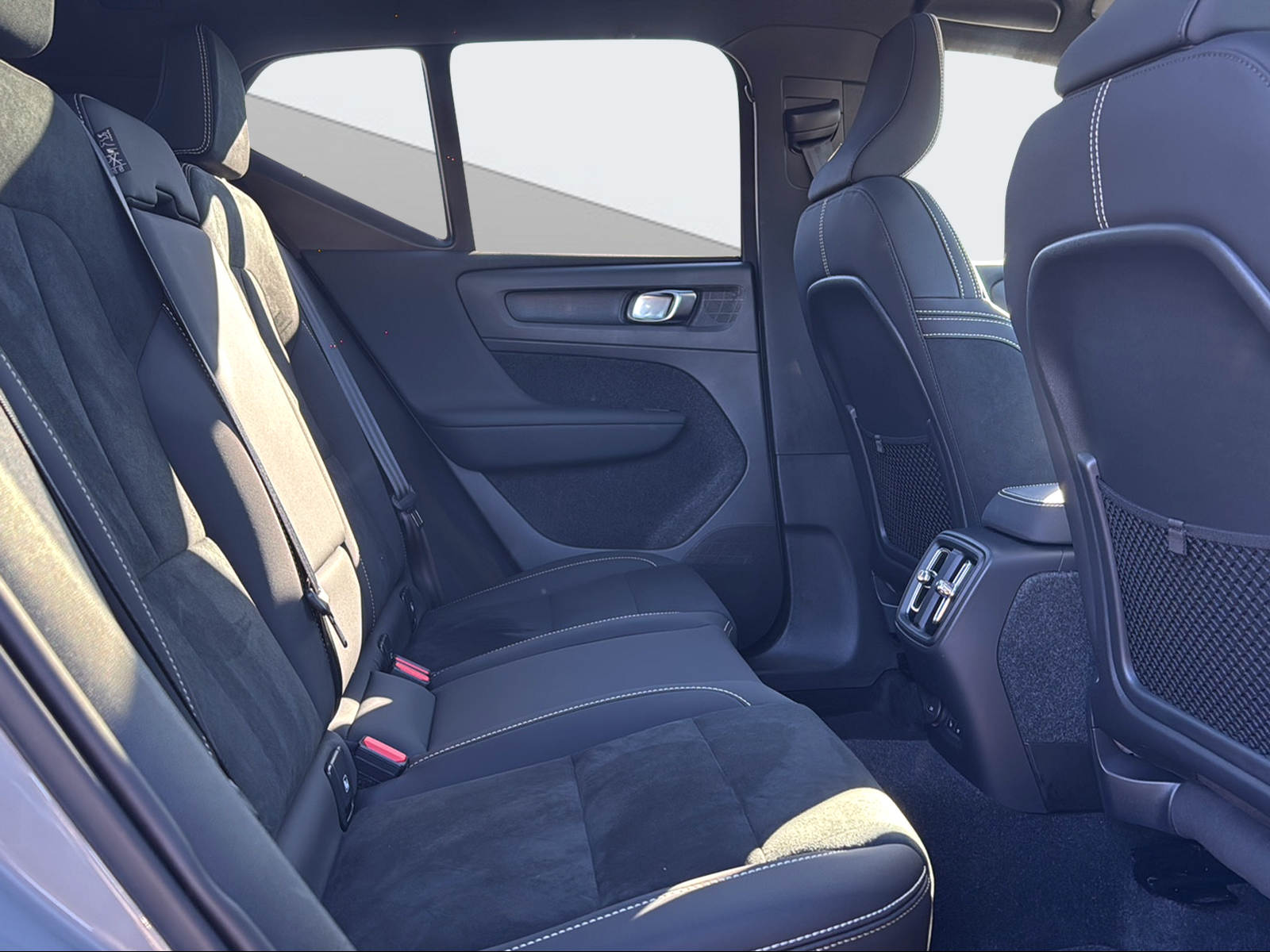 VOLVO EX40 Twin Black Edition AWD-image-10