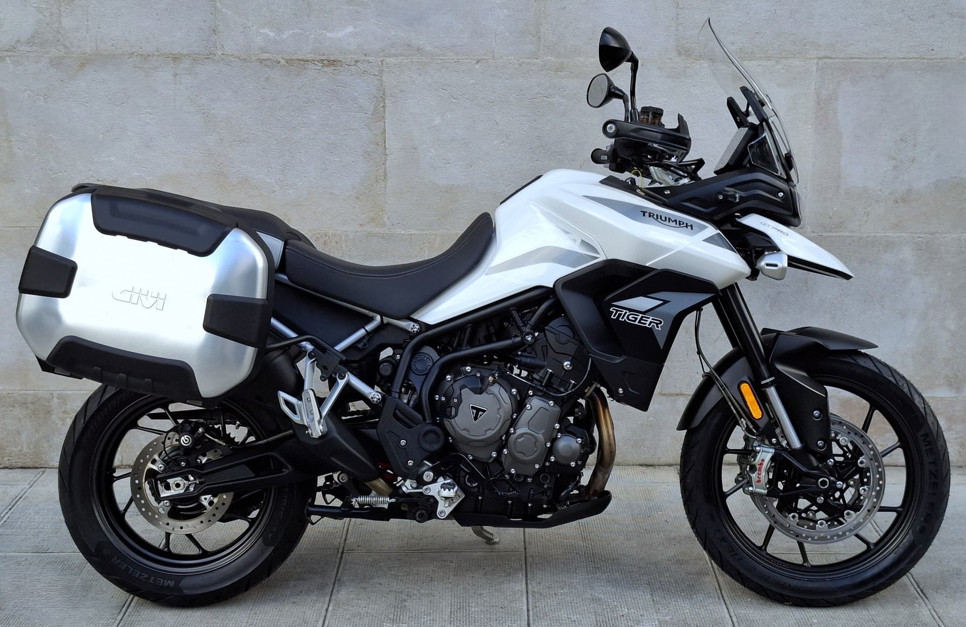 TRIUMPH Tiger 900 GT Pro-showroom-element-1