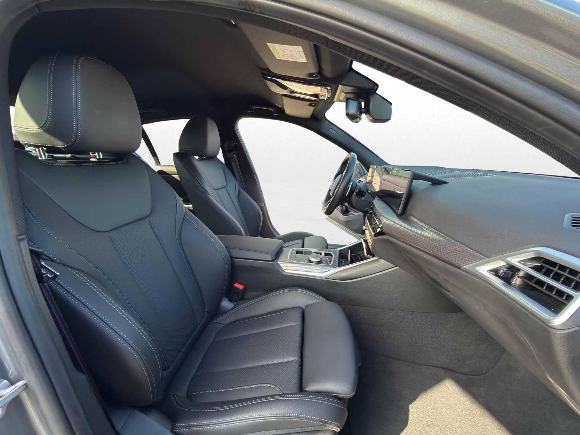 BMW 320d xDrive 48V Steptronic M Sport-image-16