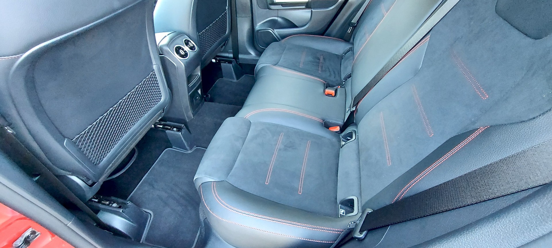 MERCEDES-BENZ GLA 200 AMG Line 4matic 8G-DCT-image-4