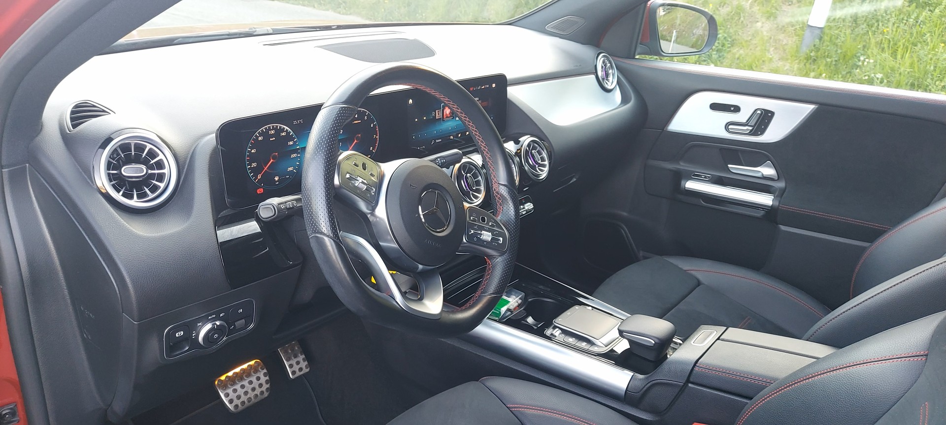MERCEDES-BENZ GLA 200 AMG Line 4matic 8G-DCT-image-3