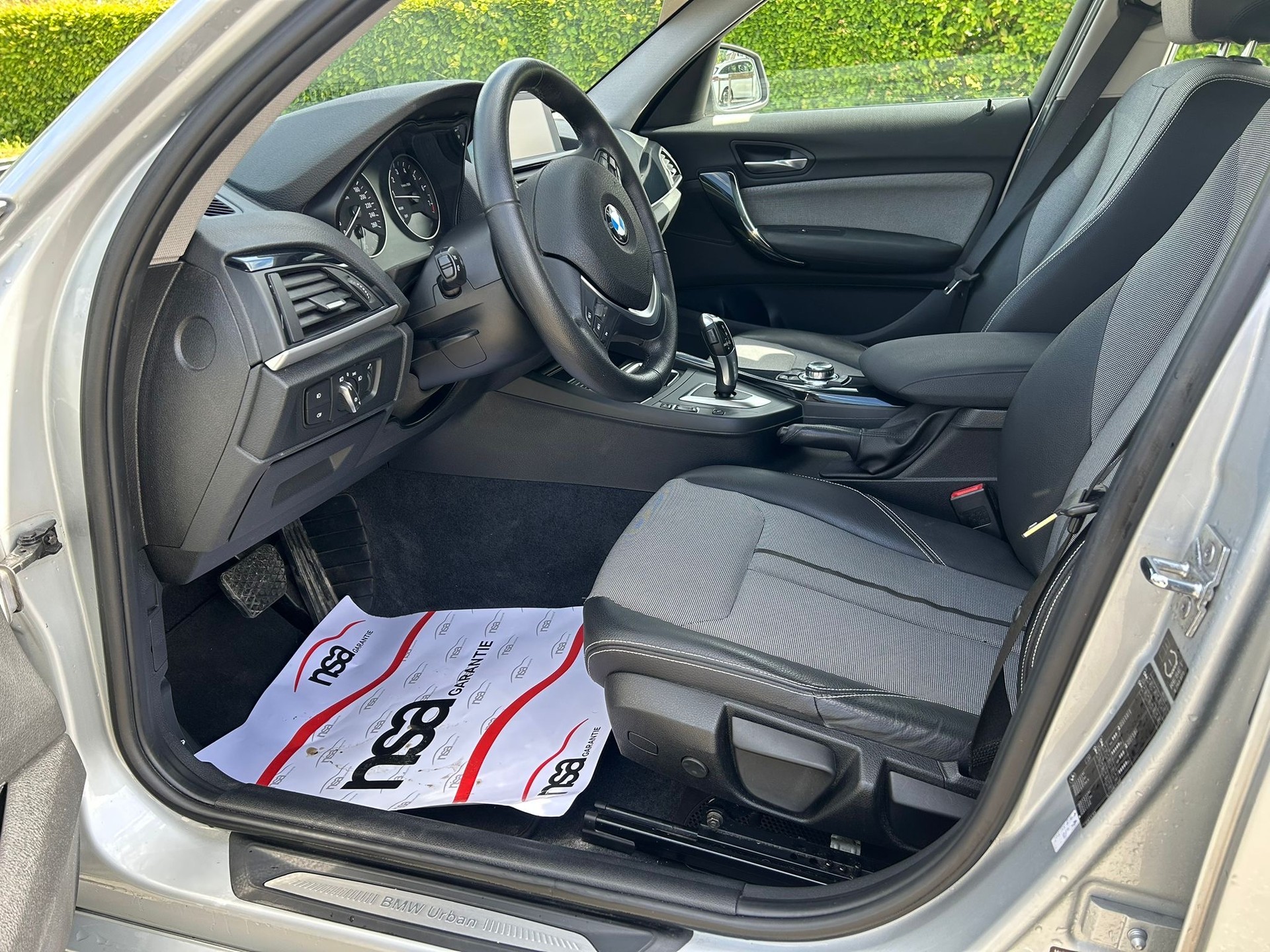 BMW 118i Urban Line Steptronic-image-9