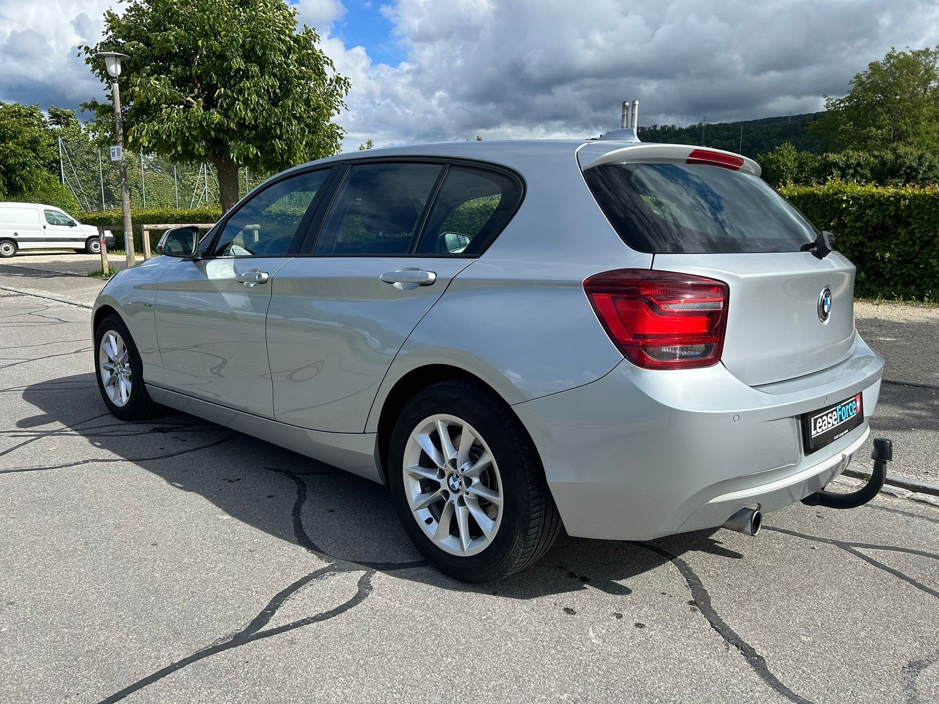 BMW 118i Urban Line Steptronic-image-4