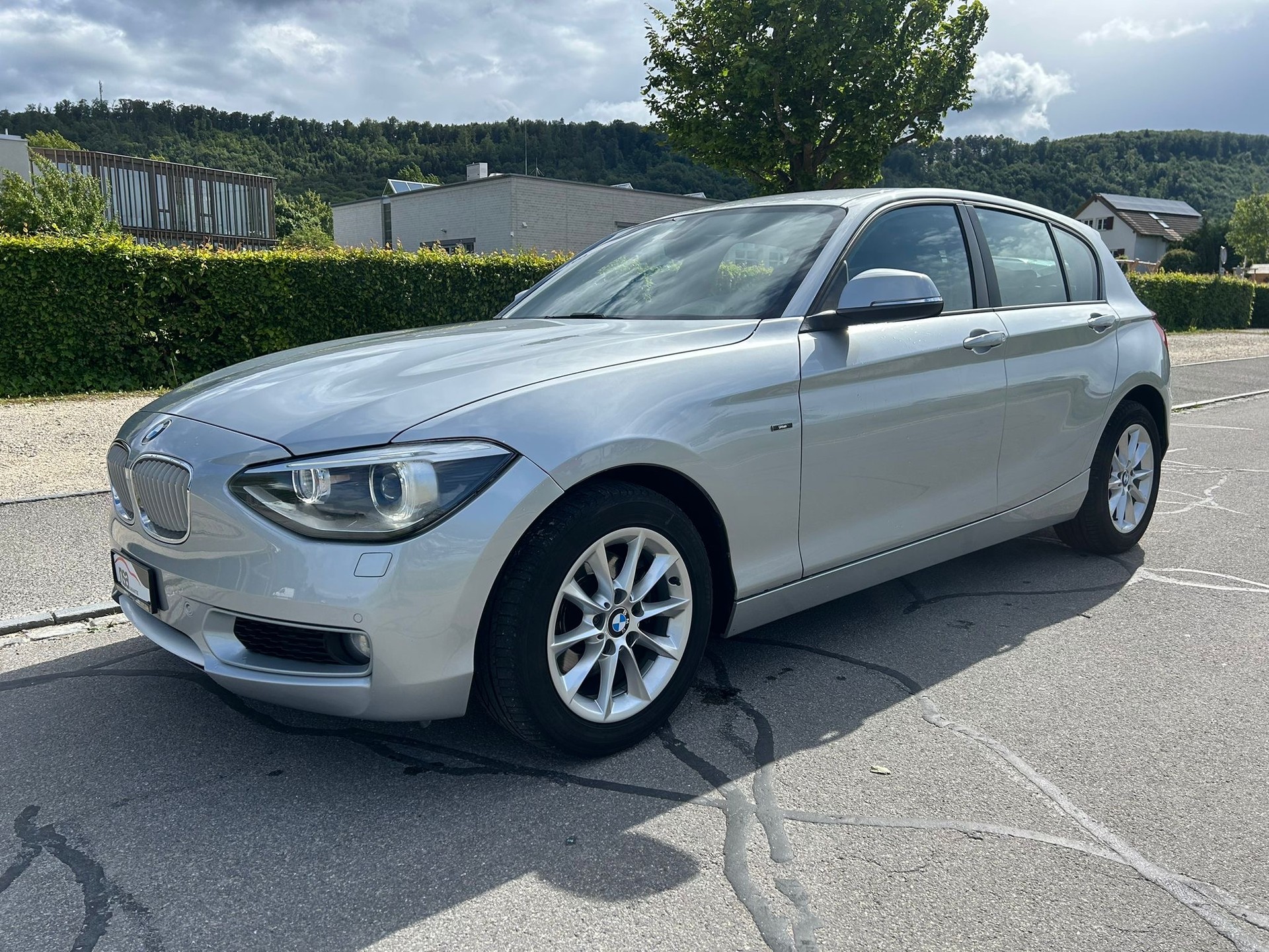 BMW 118i Urban Line Steptronic-image-2