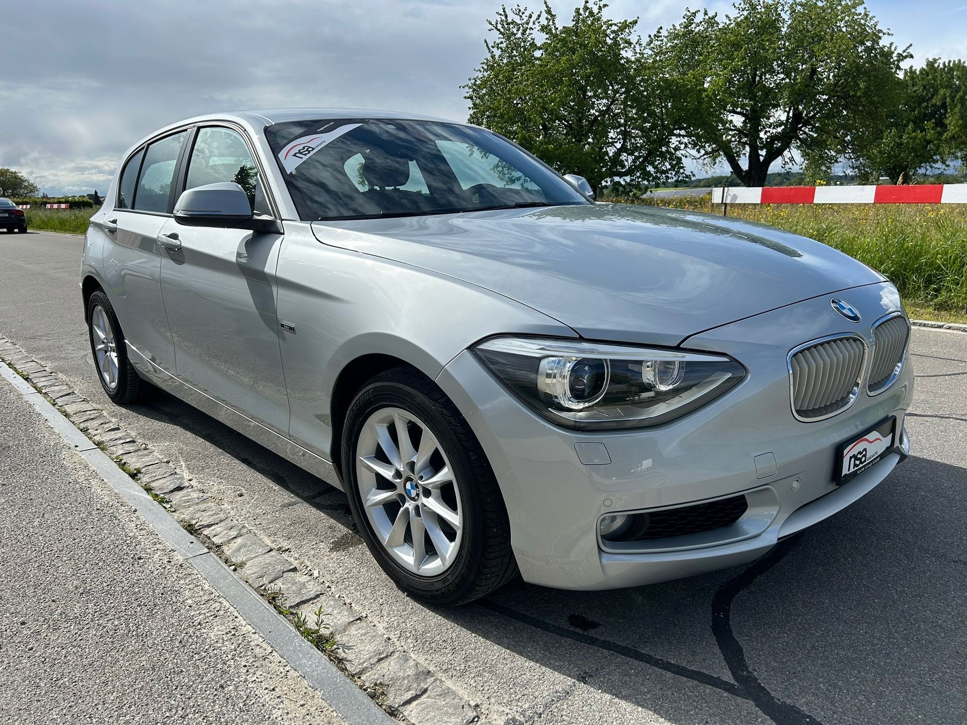 BMW 118i Urban Line Steptronic-image-1