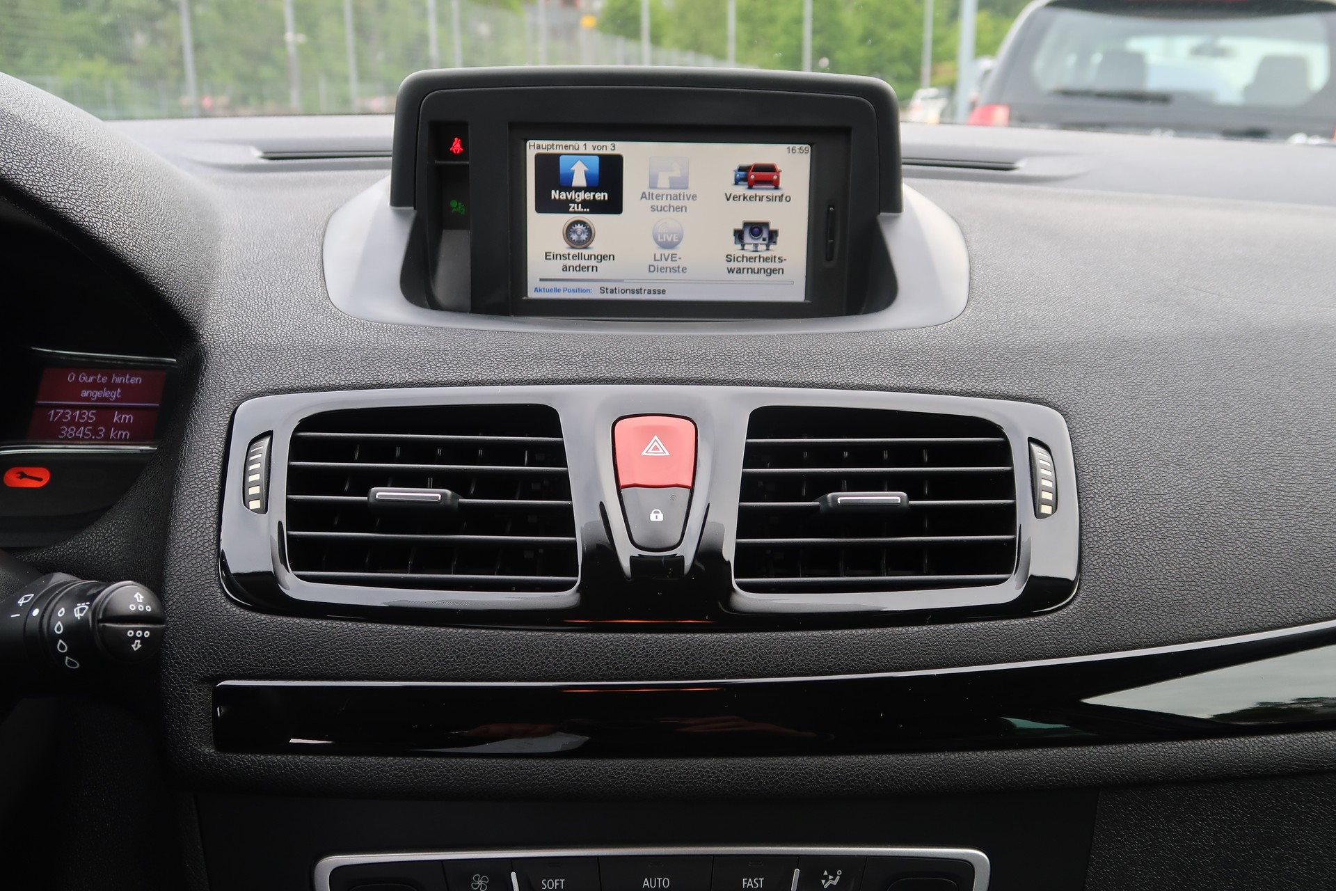 RENAULT Mégane Coupé 1.4 16V Turbo Bose-image-15