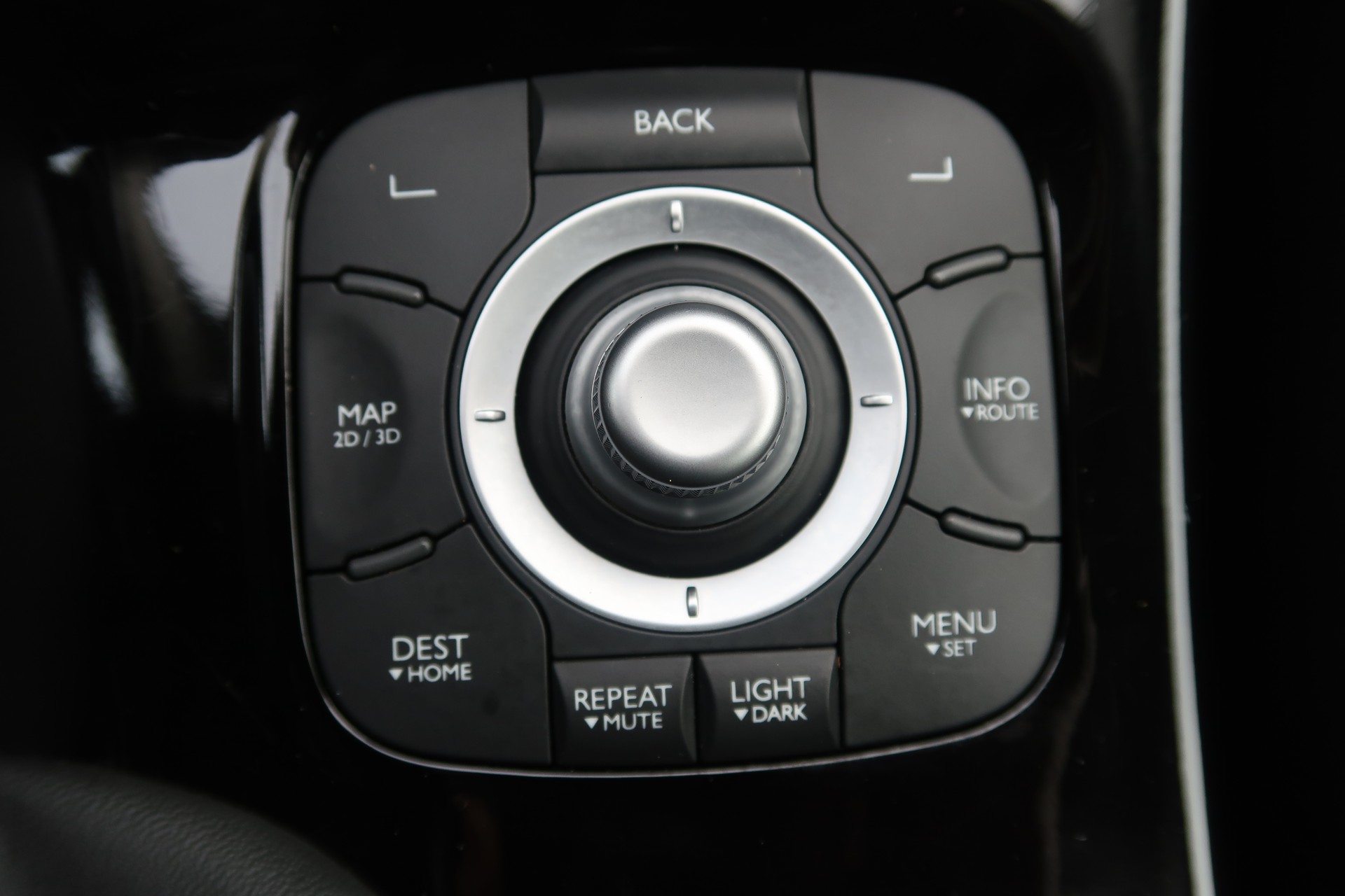 RENAULT Mégane Coupé 1.4 16V Turbo Bose-image-8